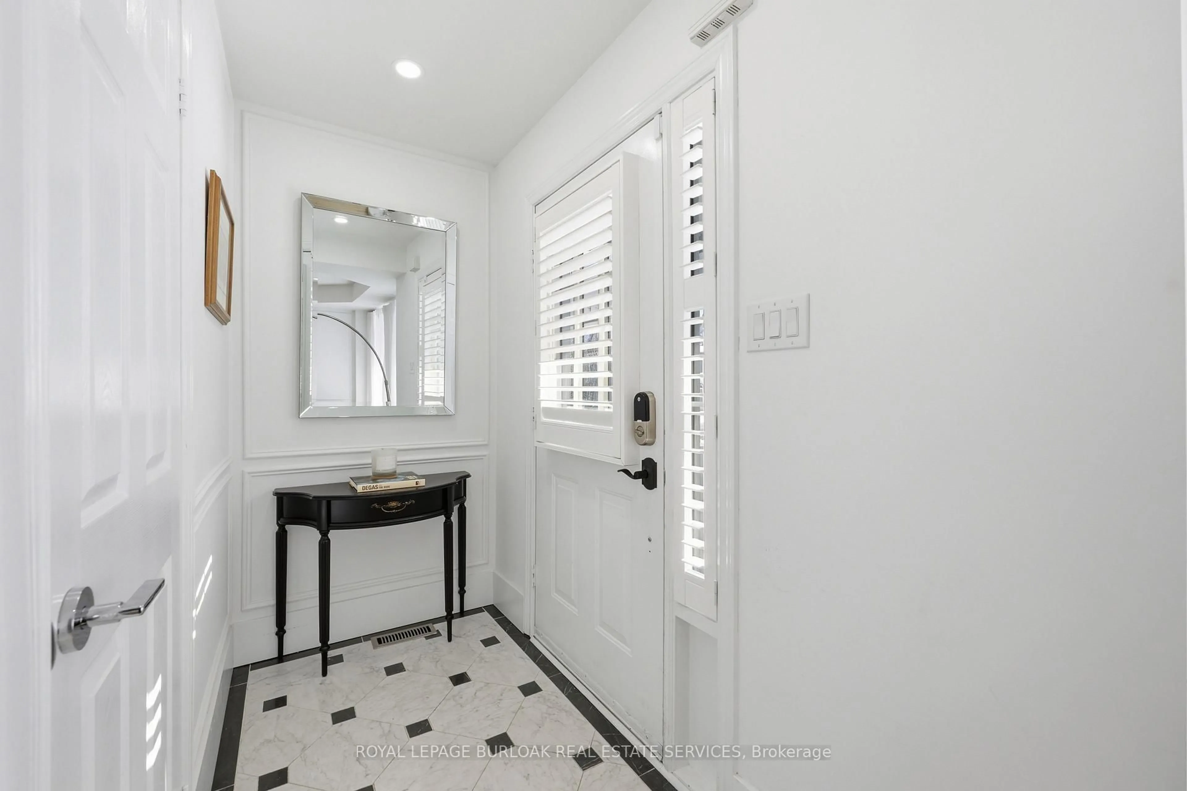 Indoor entryway for 191 GATWICK Dr, Oakville Ontario L6H 6T6
