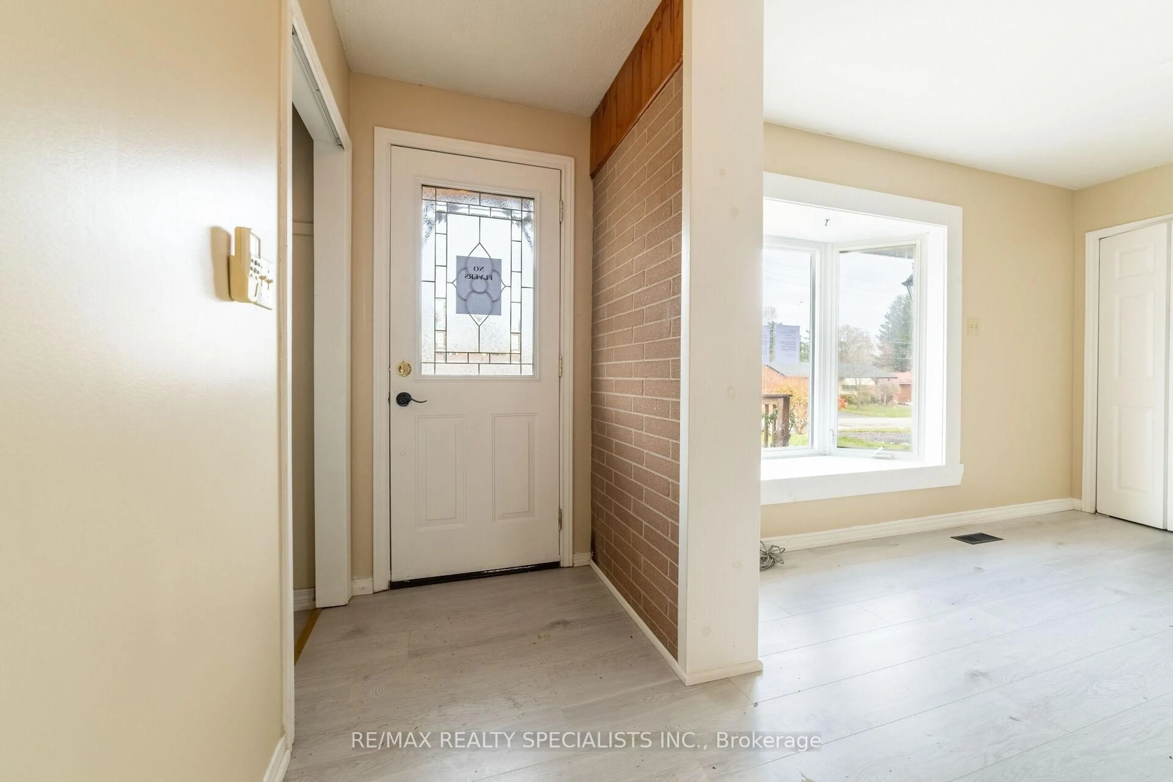 Indoor entryway for 70 Bythia St, Orangeville Ontario L9W 2S5