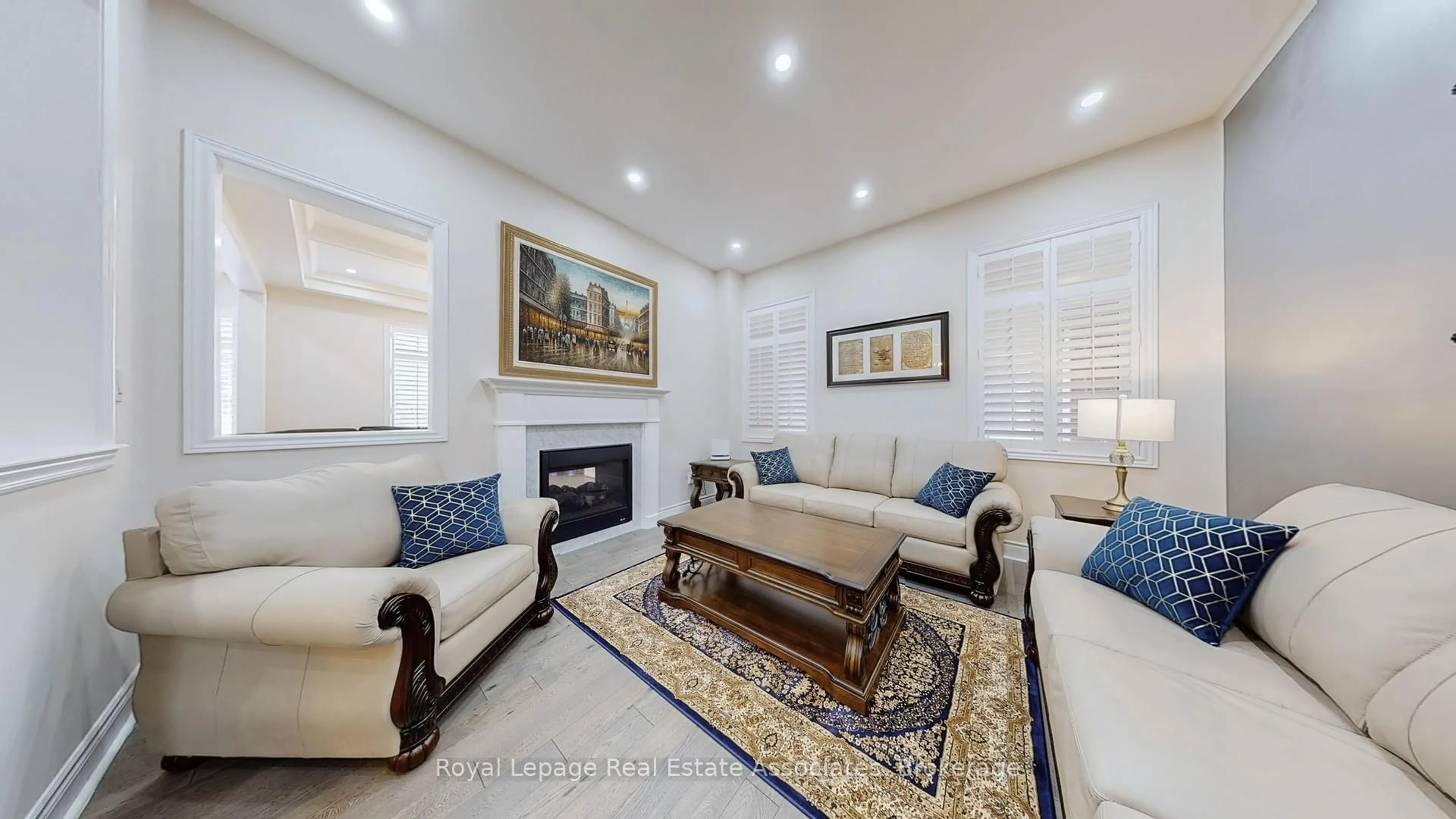 Living room with furniture, unknown for 212 Niagara Tr, Halton Hills Ontario L7G 0H9