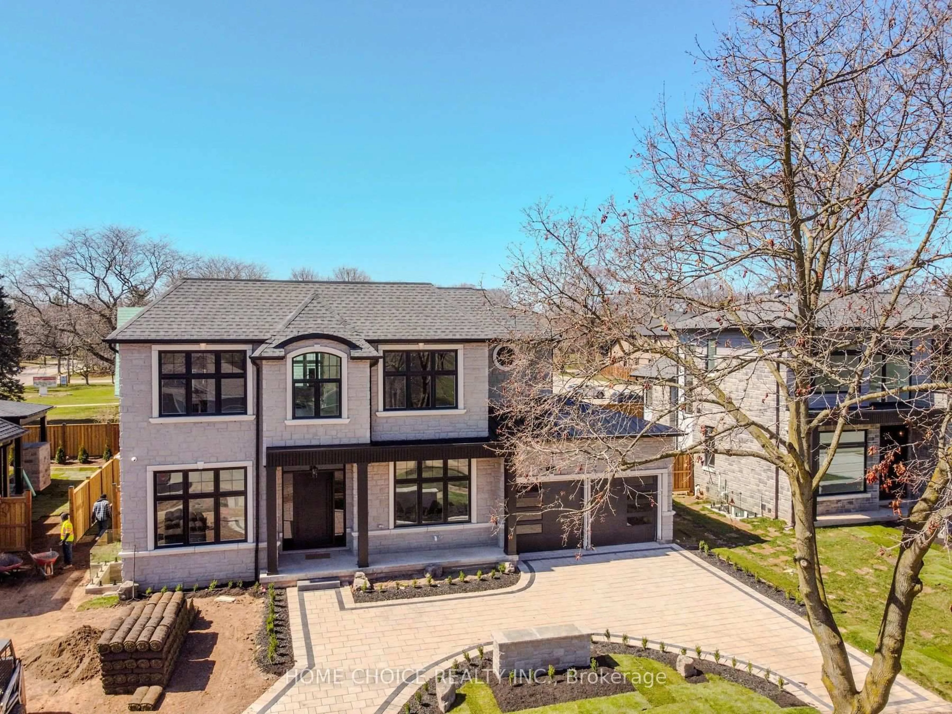 A pic from outside/outdoor area/front of a property/back of a property/a pic from drone, street for 302 Tuck Dr, Burlington Ontario L7L 2R3