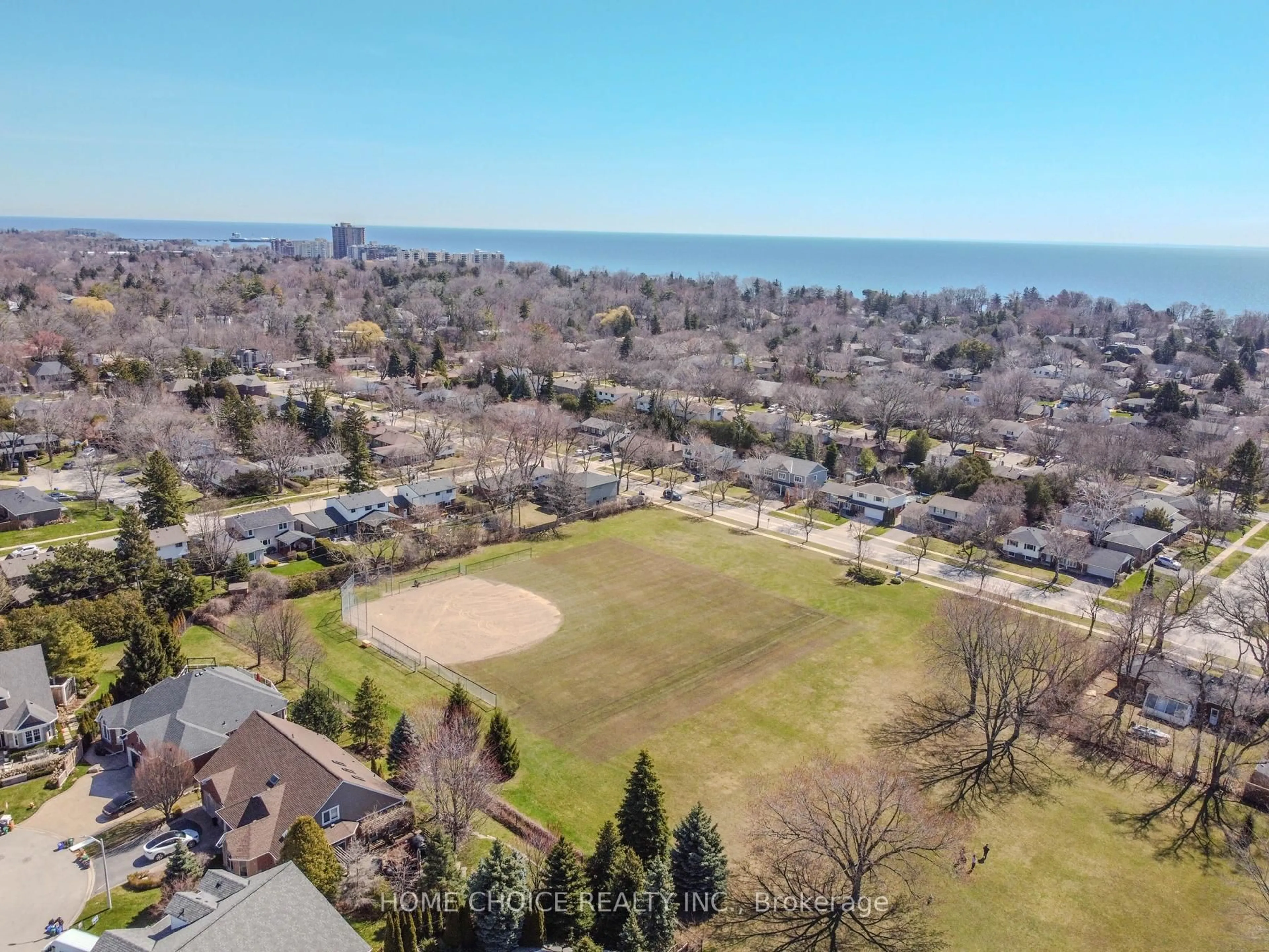 A pic from outside/outdoor area/front of a property/back of a property/a pic from drone, water/lake/river/ocean view for 302 Tuck Dr, Burlington Ontario L7L 2R3