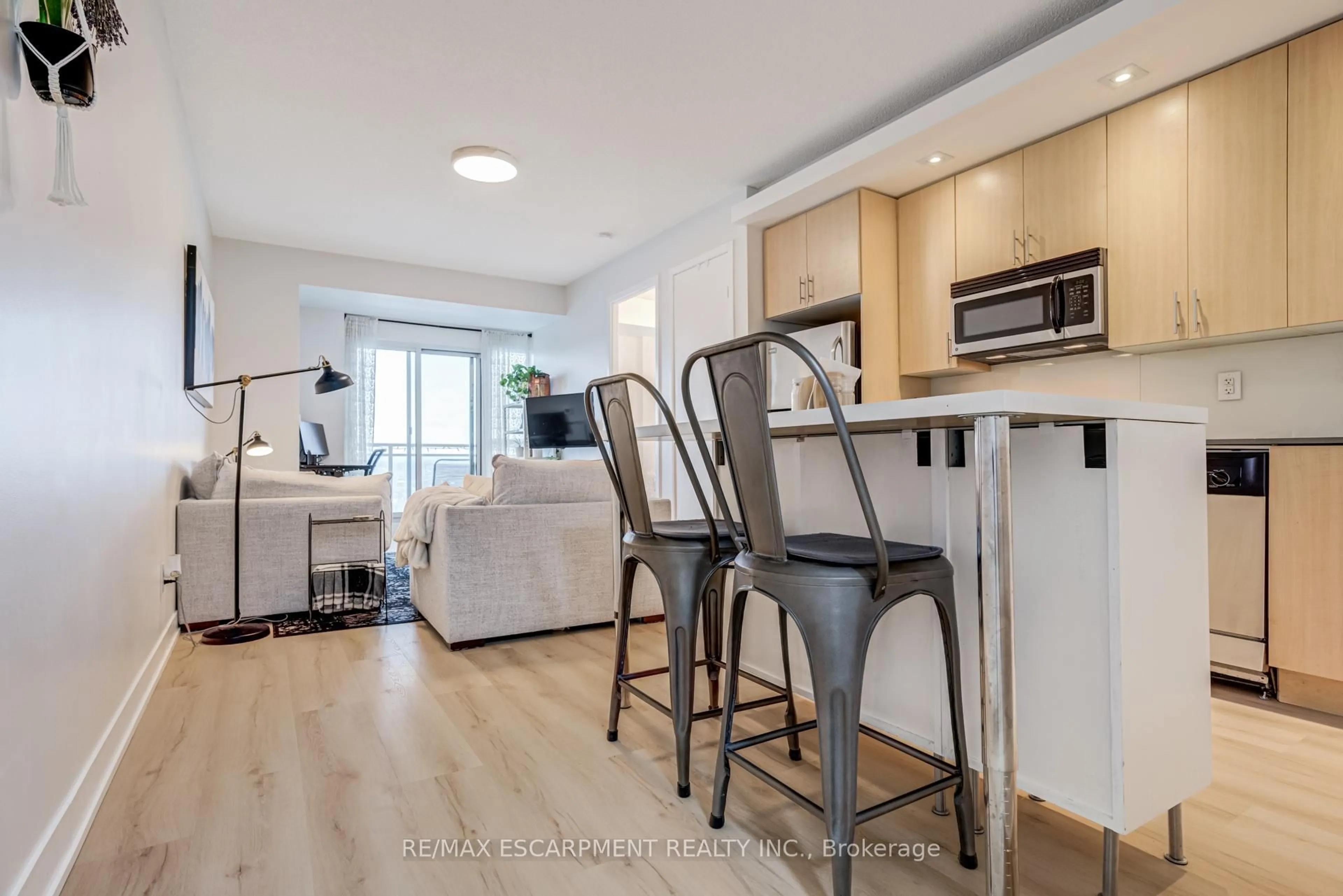 Open concept kitchen, wood/laminate floor for 165 Legion Rd #2623, Toronto Ontario M8Y 0B3