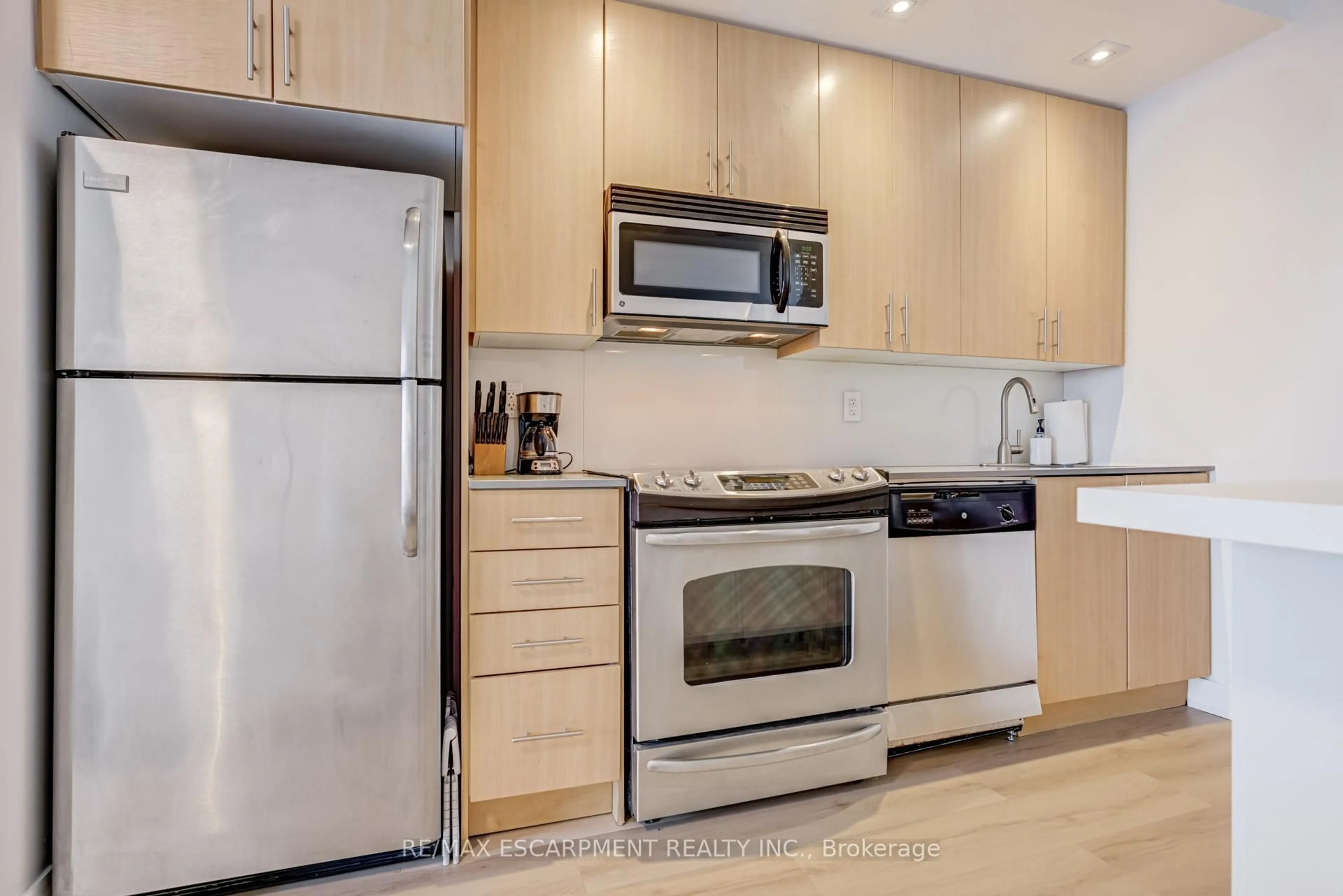 Standard kitchen, unknown for 165 Legion Rd #2623, Toronto Ontario M8Y 0B3