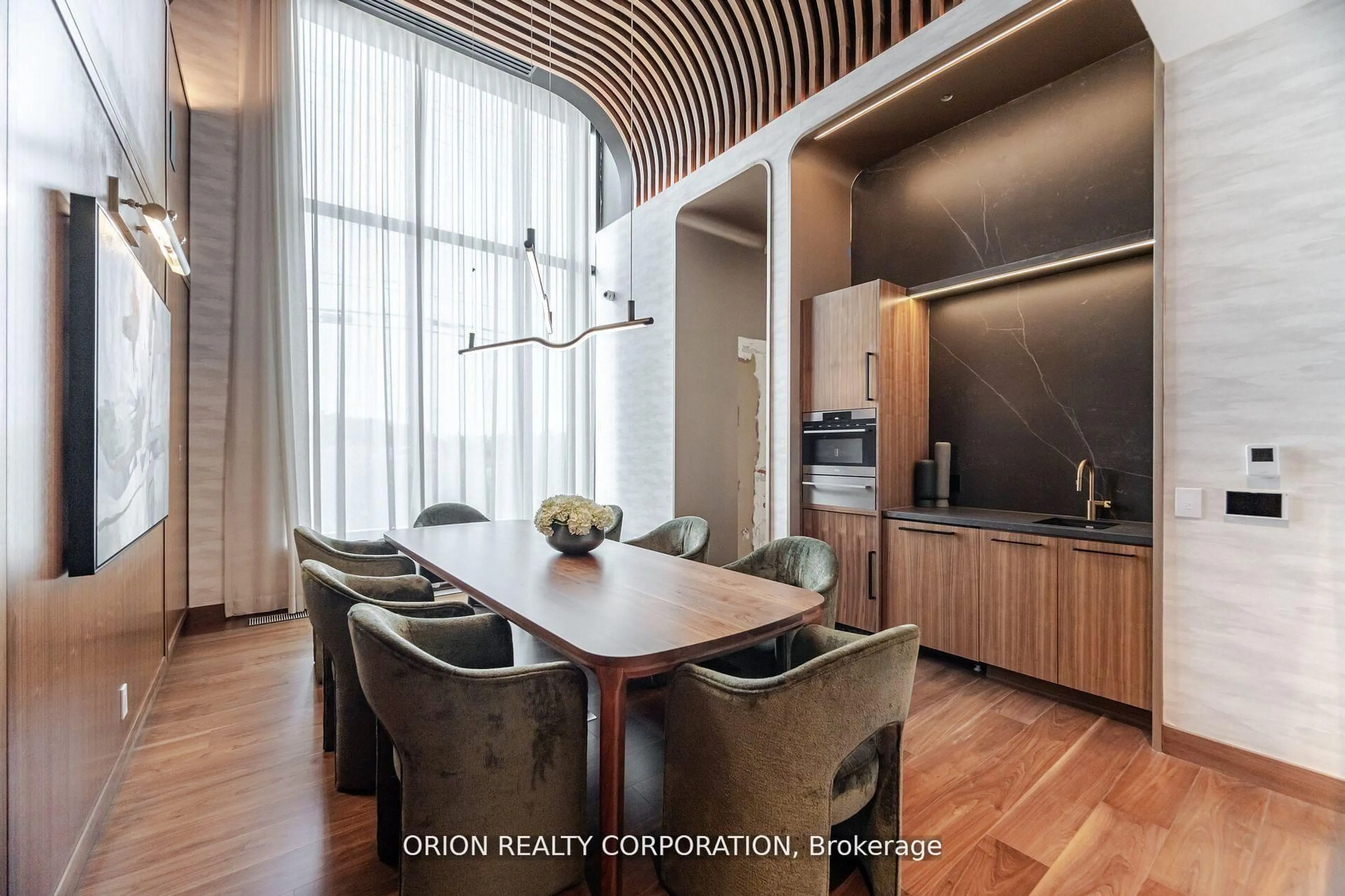 Contemporary kitchen, wood/laminate floor for 3240 WILLIAM COLTSON Ave #822, Oakville Ontario L6H 8C8