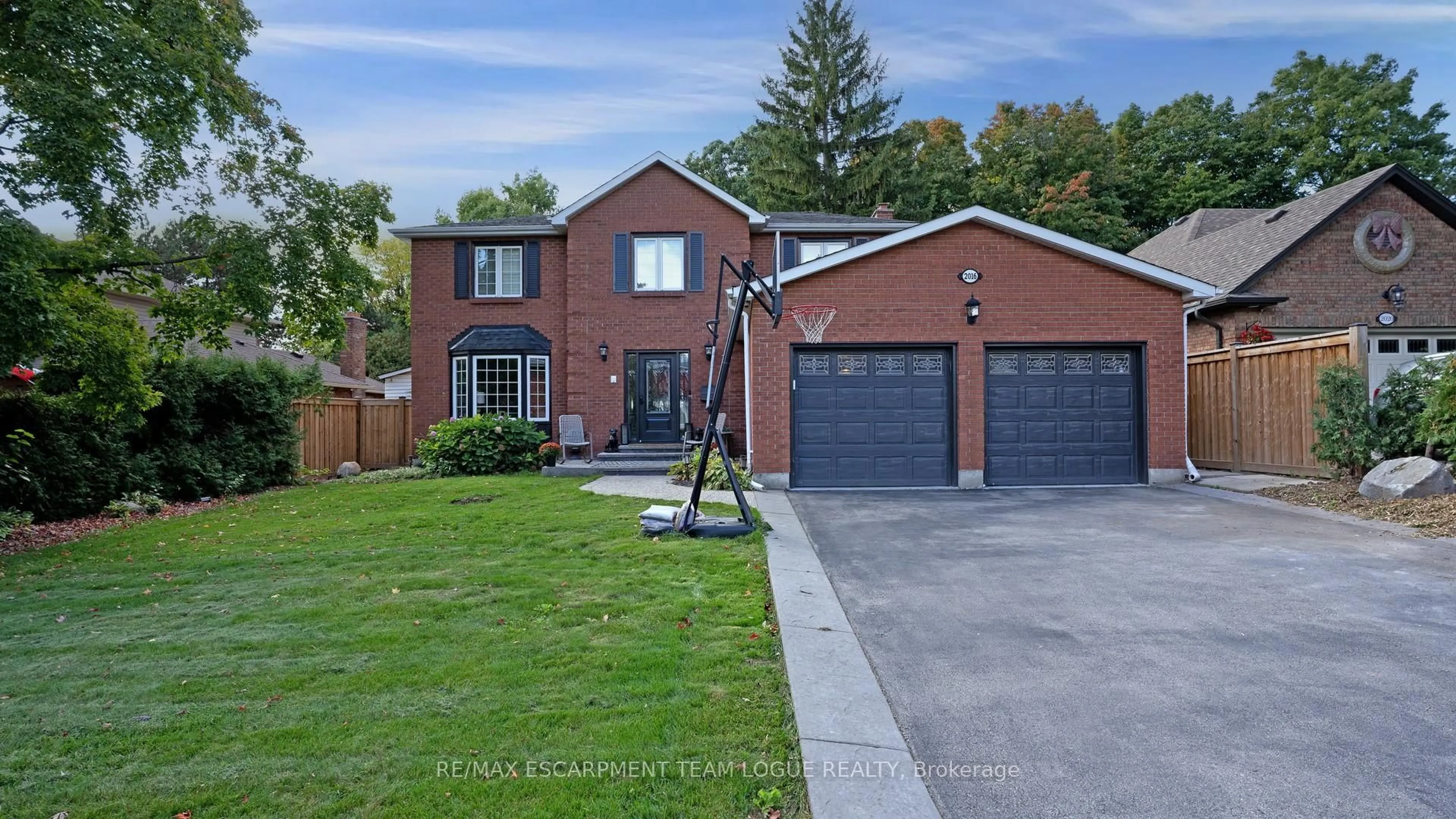 Home with brick exterior material, street for 2016 HEADON FOREST Dr, Burlington Ontario L7M 2M2