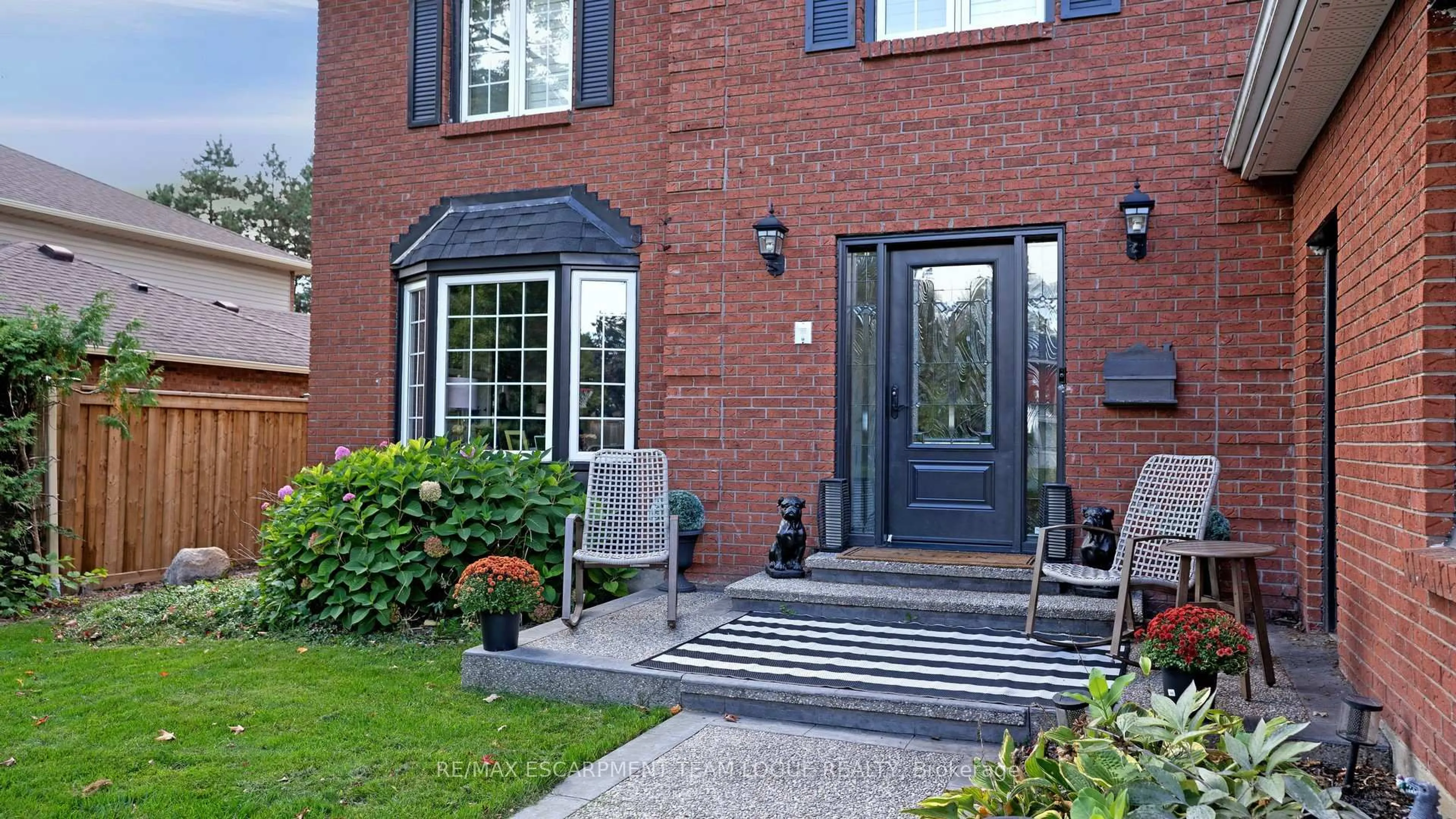 Home with brick exterior material, street for 2016 HEADON FOREST Dr, Burlington Ontario L7M 2M2