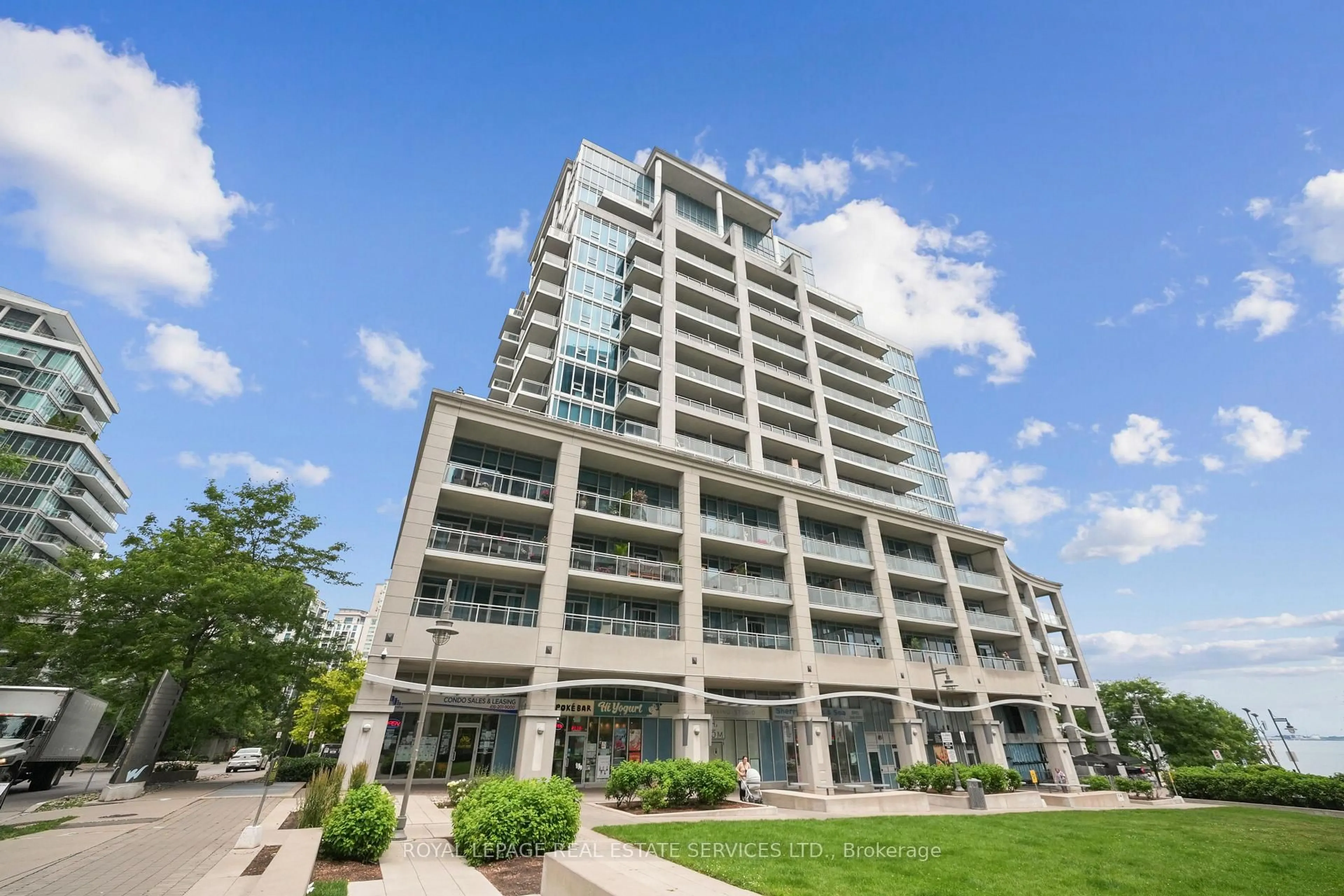 Indoor foyer for 58 Marine Parade Dr #1102, Toronto Ontario M8V 4G1