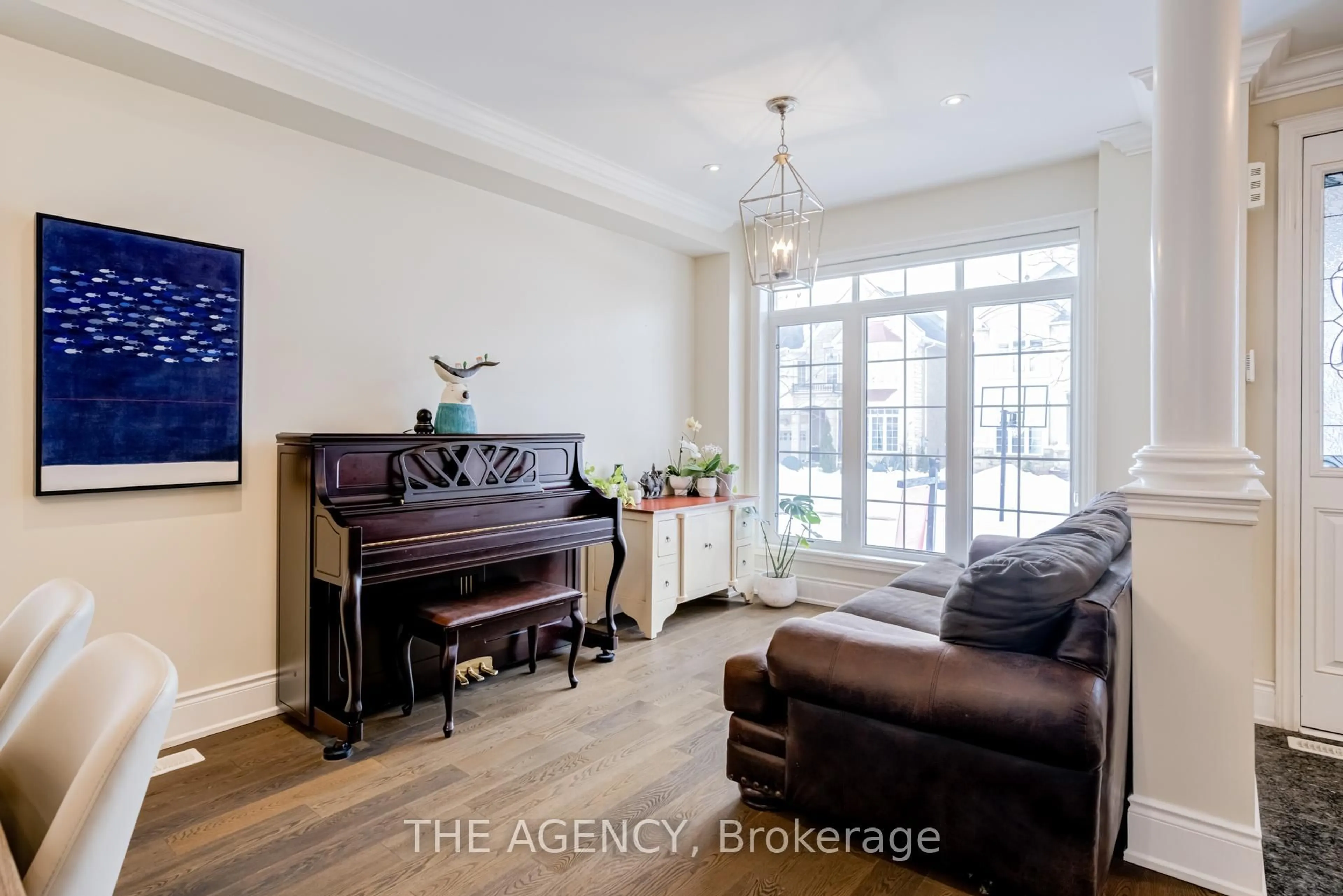 Living room with furniture, unknown for 3109 Larry Cres, Oakville Ontario L6M 0S8