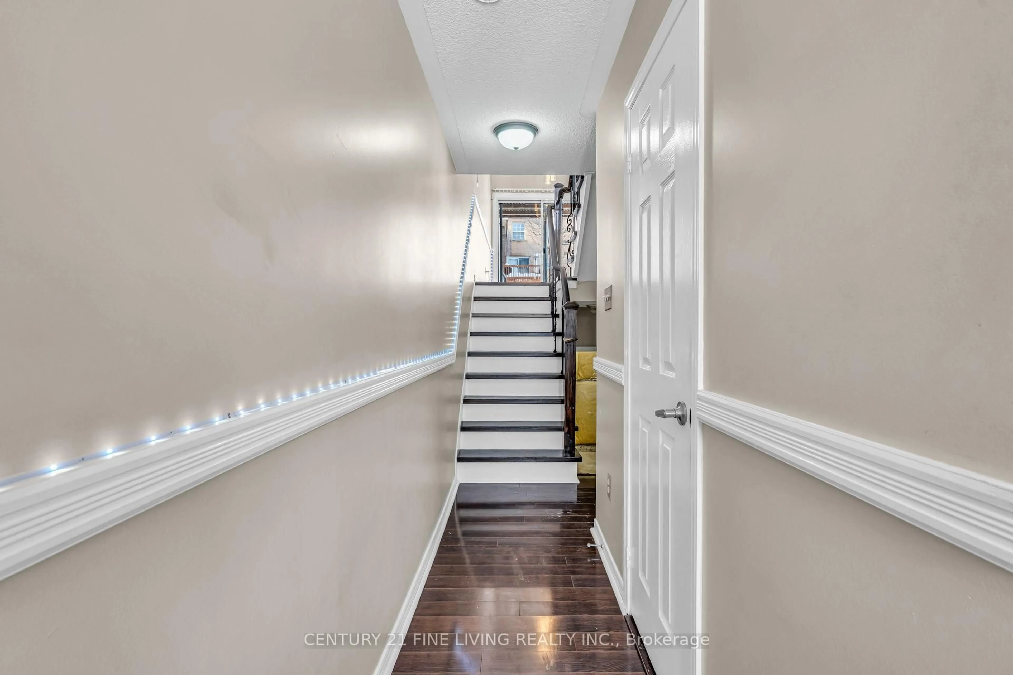 Indoor entryway for 209 Provincial Pl, Brampton Ontario L6S 6C1