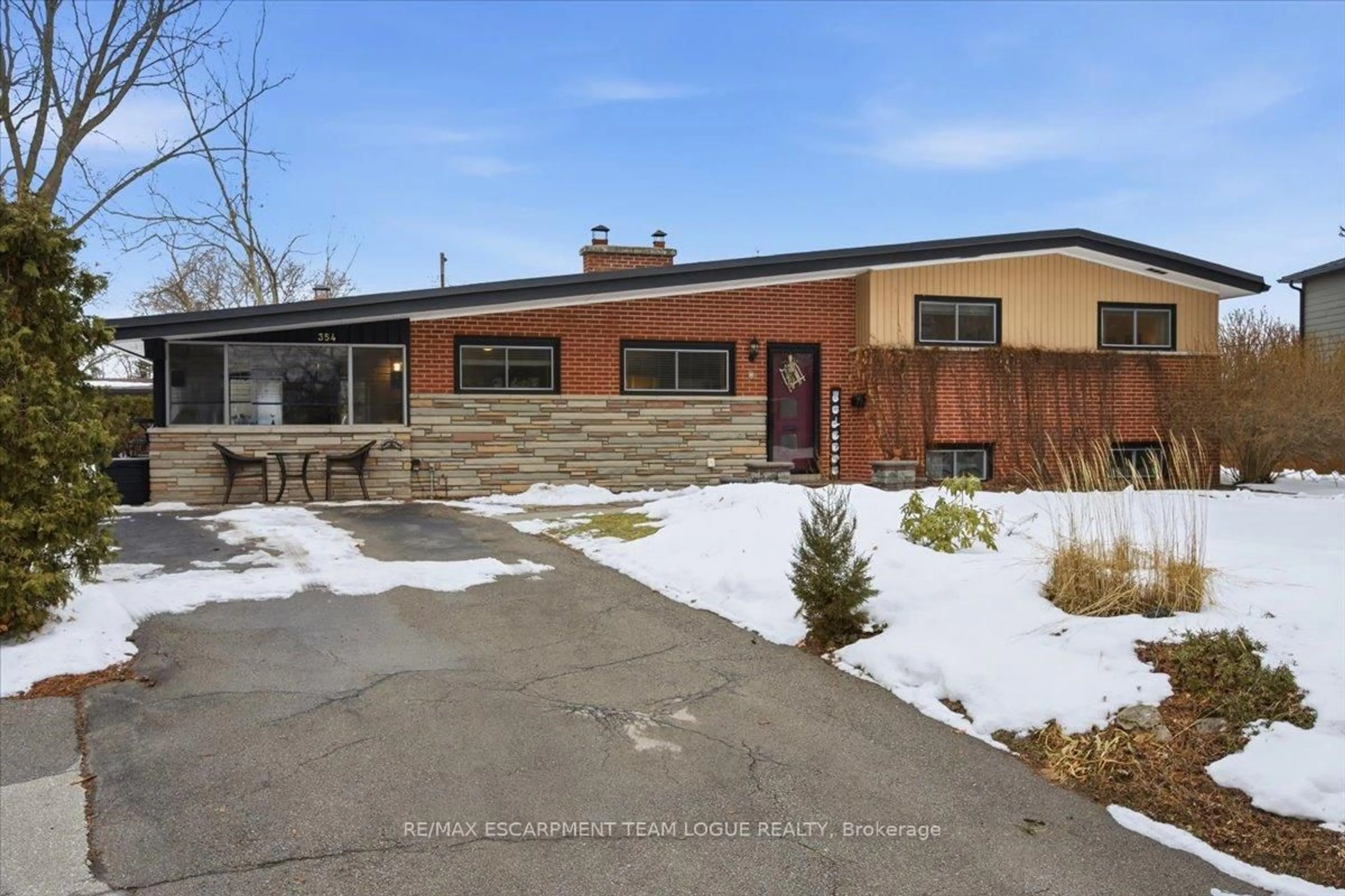 Home with brick exterior material, street for 354 Arden Cres, Burlington Ontario L7L 2A8