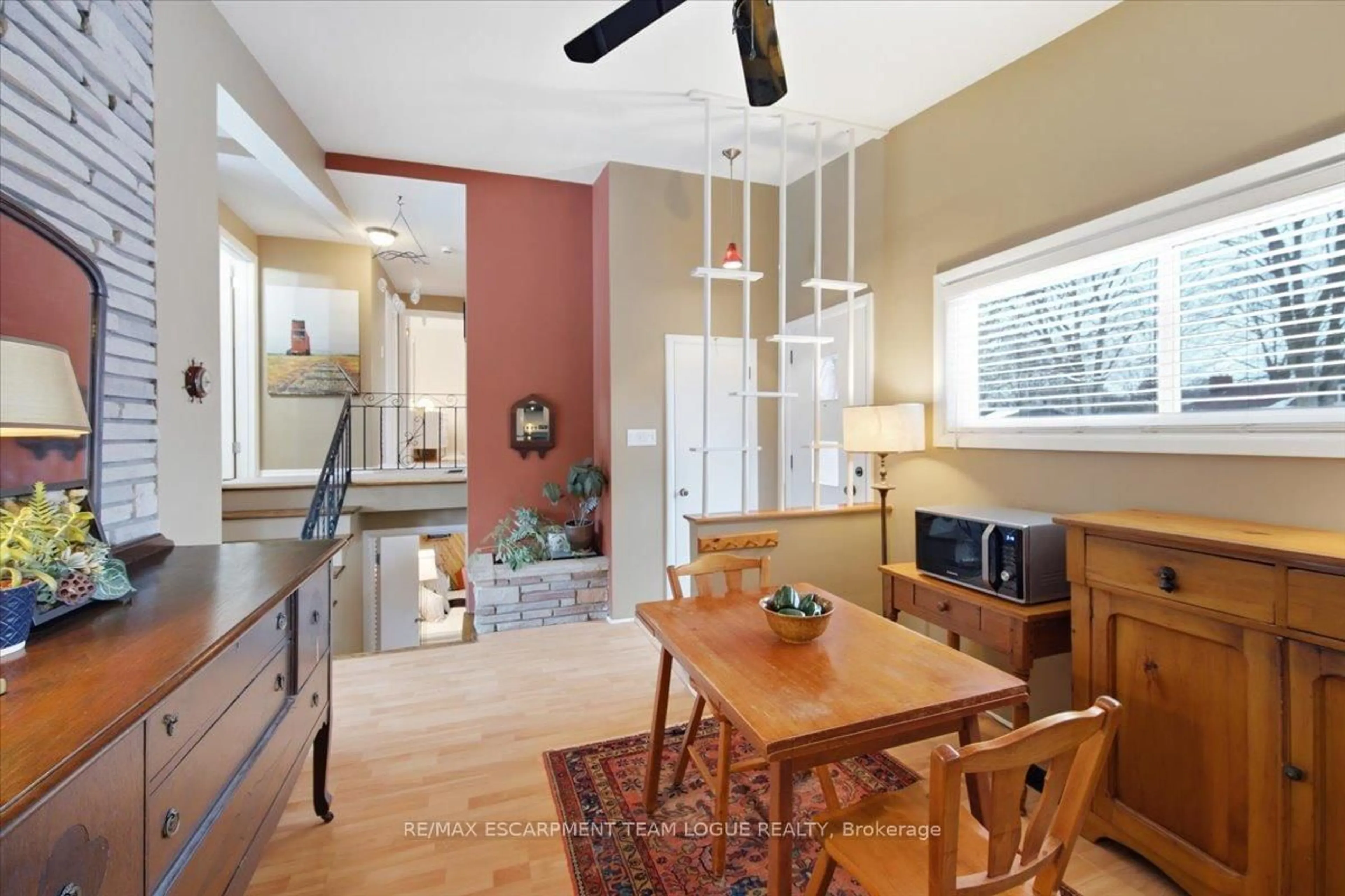 Open concept kitchen, ceramic/tile floor for 354 Arden Cres, Burlington Ontario L7L 2A8