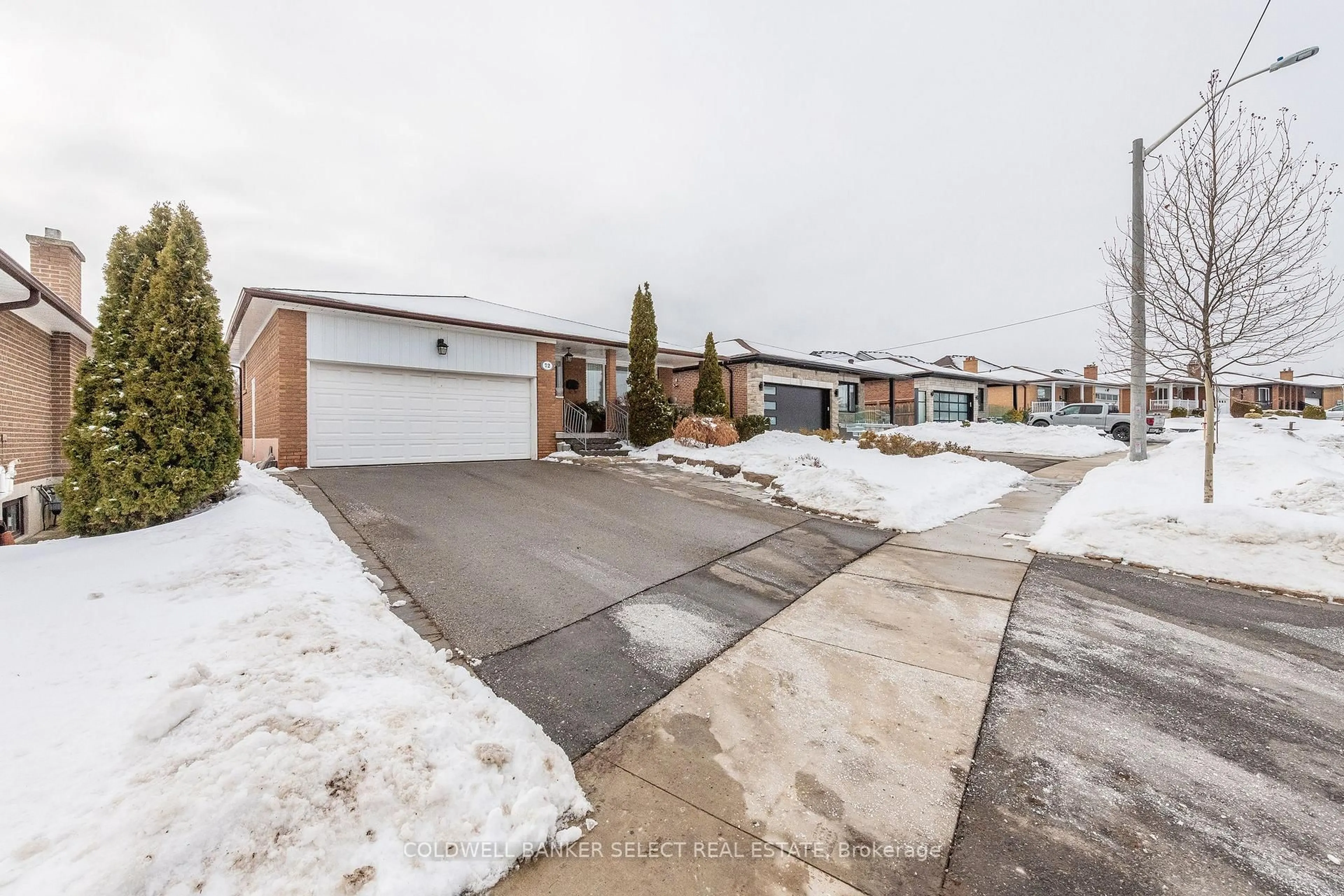 A pic from outside/outdoor area/front of a property/back of a property/a pic from drone, street for 72 Mayall Ave, Toronto Ontario M3L 1E8