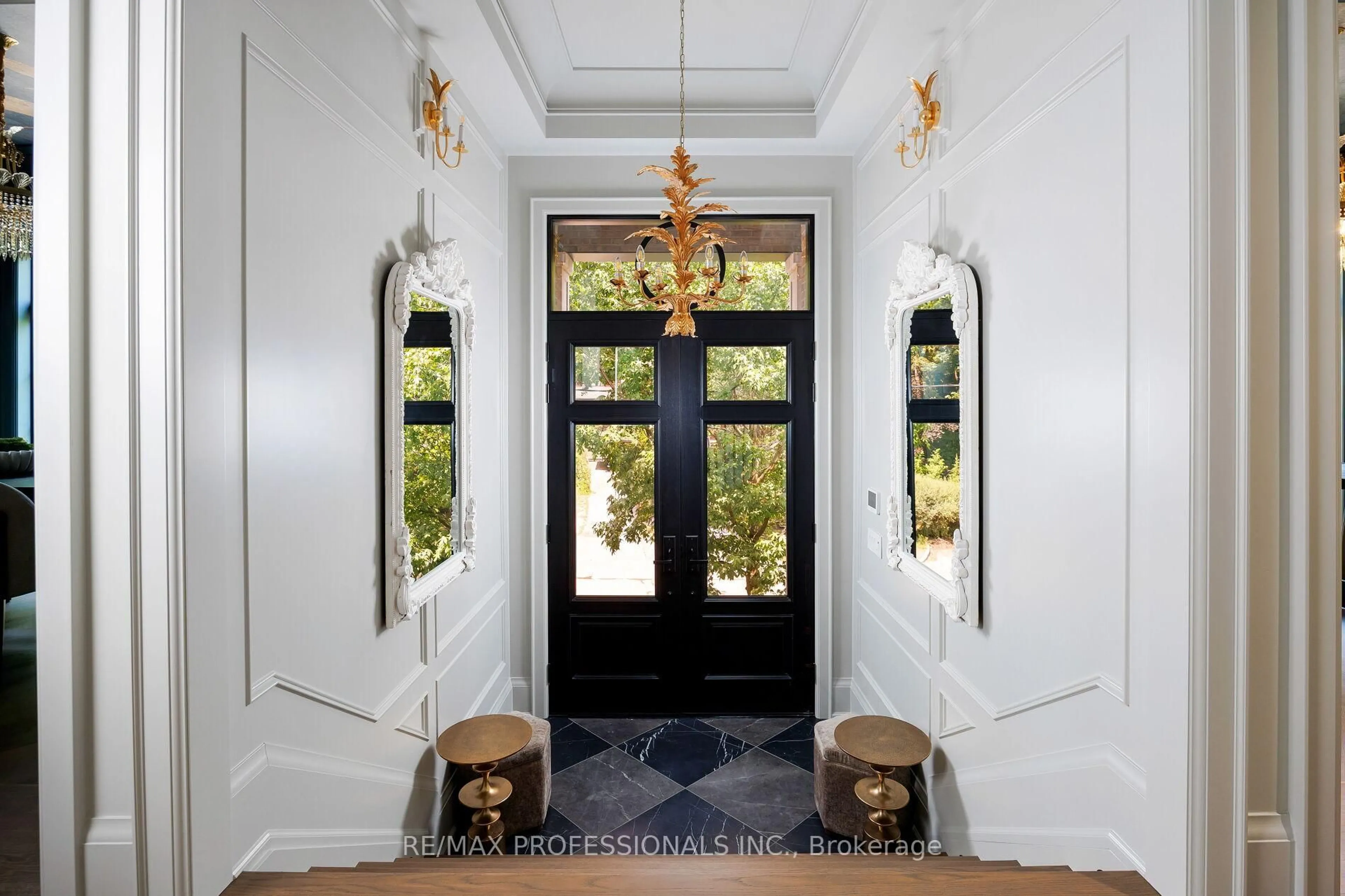 Indoor entryway for 30 Dacre Cres, Toronto Ontario M6S 2W1