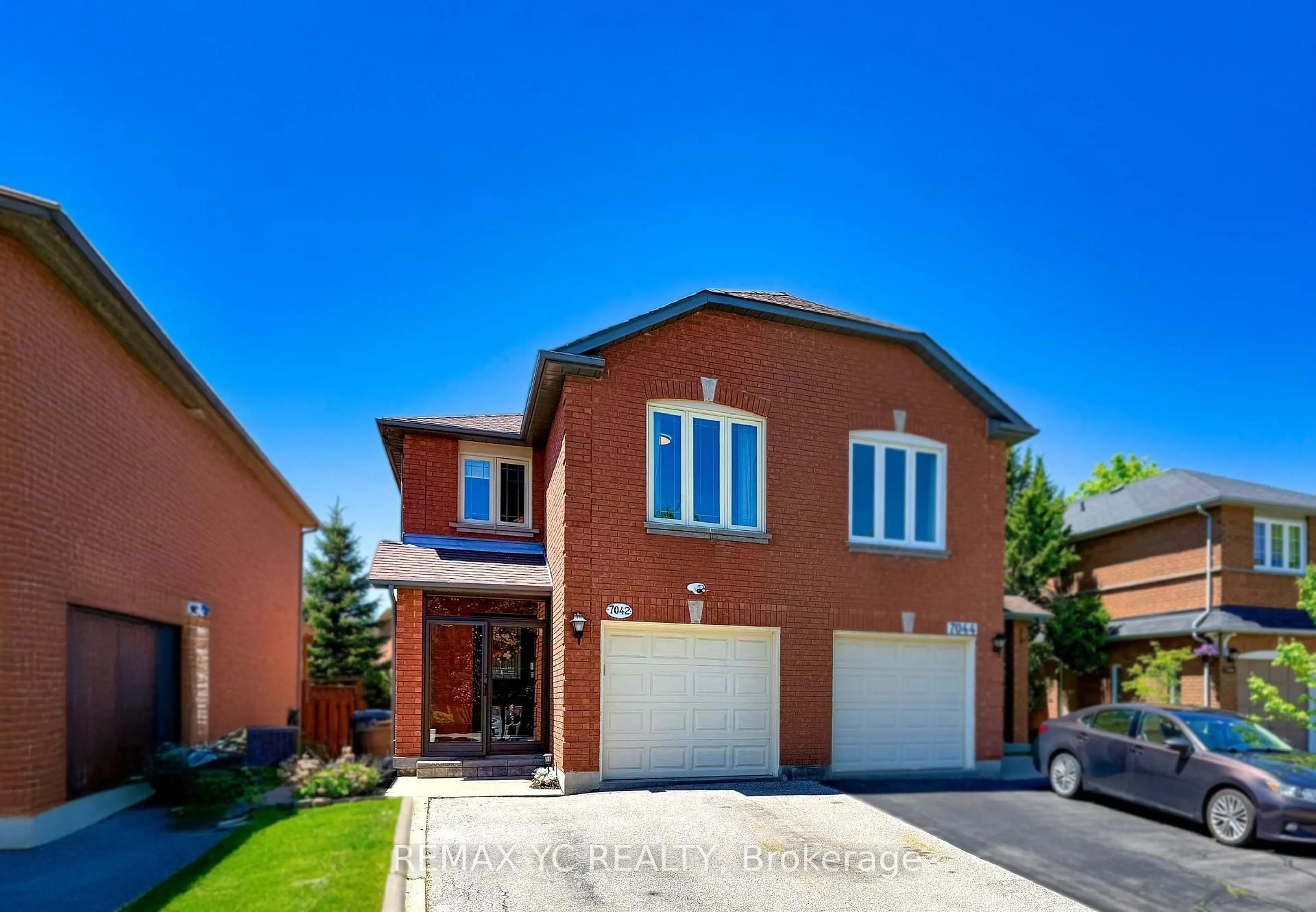 Home with brick exterior material, street for 7042 Guildhall Crt, Mississauga Ontario L5N 6Y7