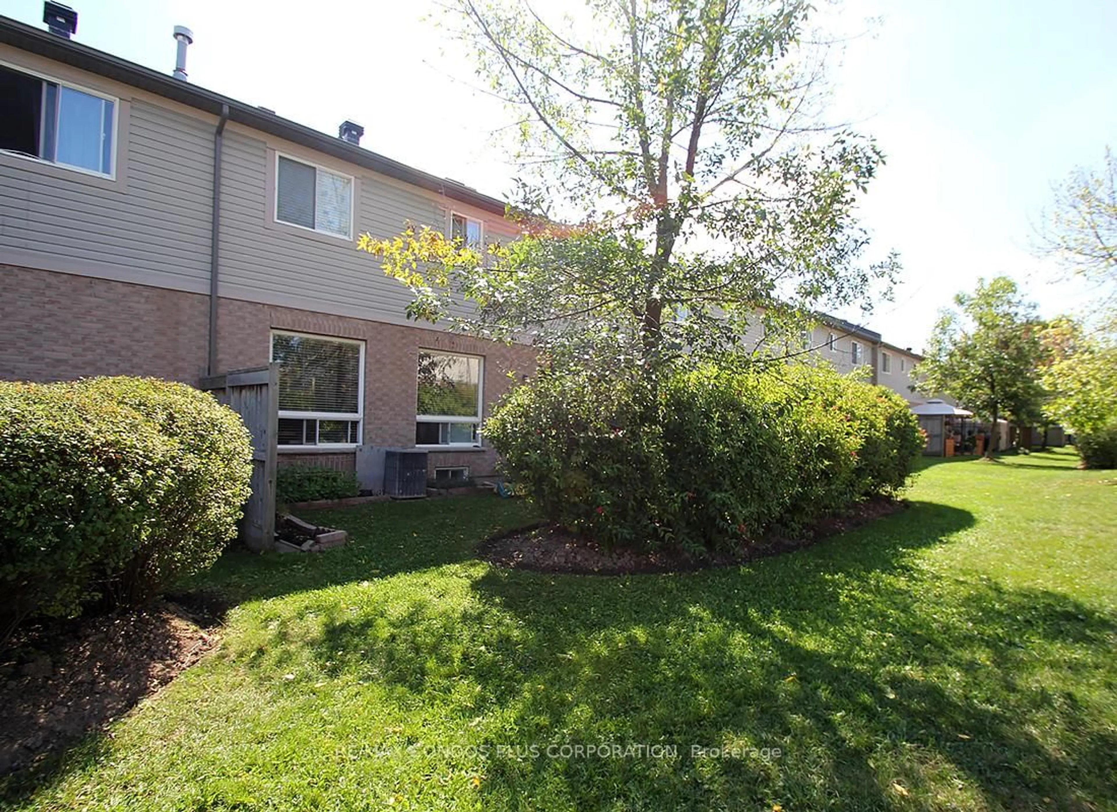 Patio, street for 517 Ravenstone Cres, Mississauga Ontario L5R 4A6
