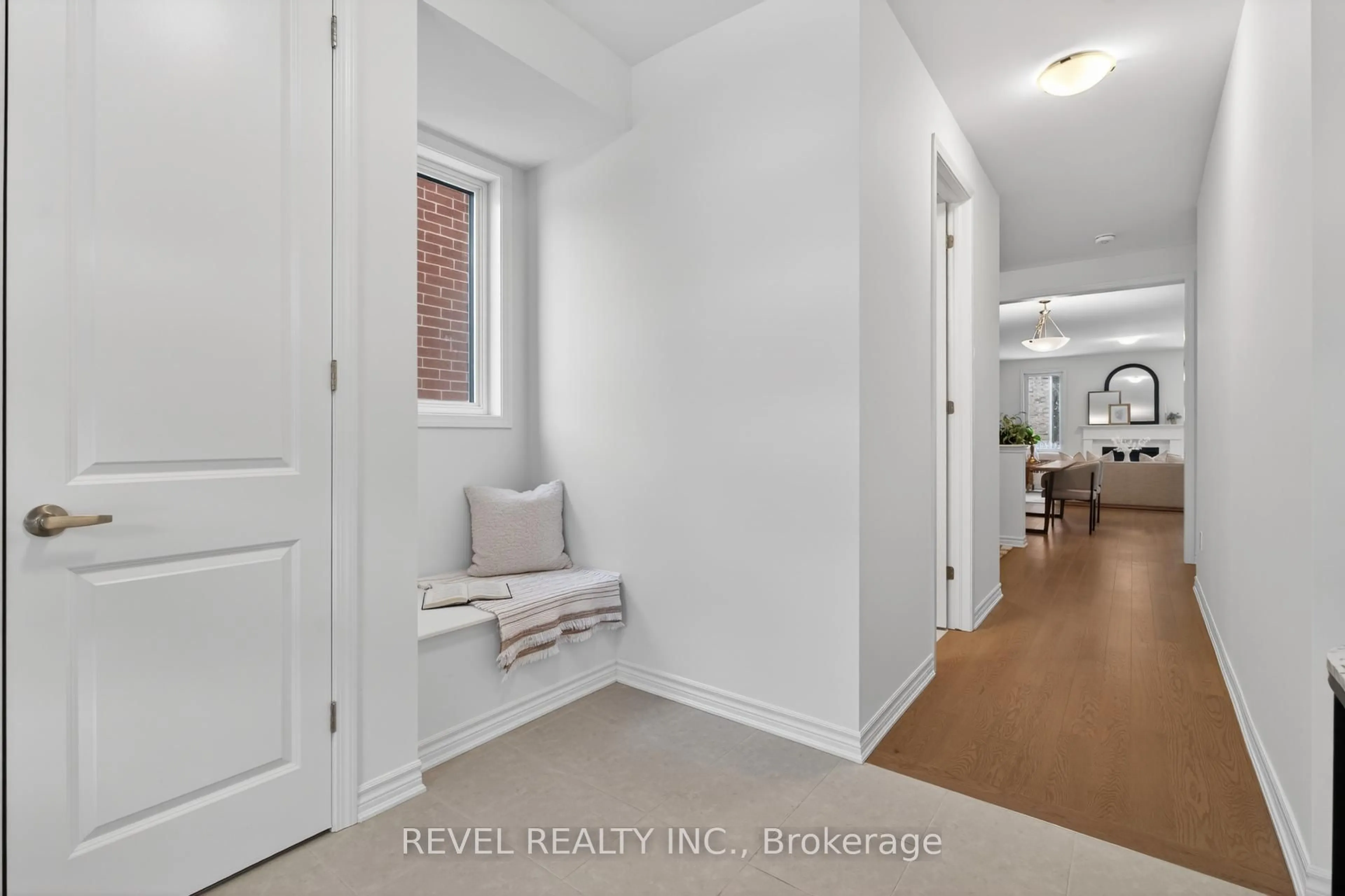 Indoor entryway for 1468 Melville Bonus Cres, Milton Ontario L9E 2H2