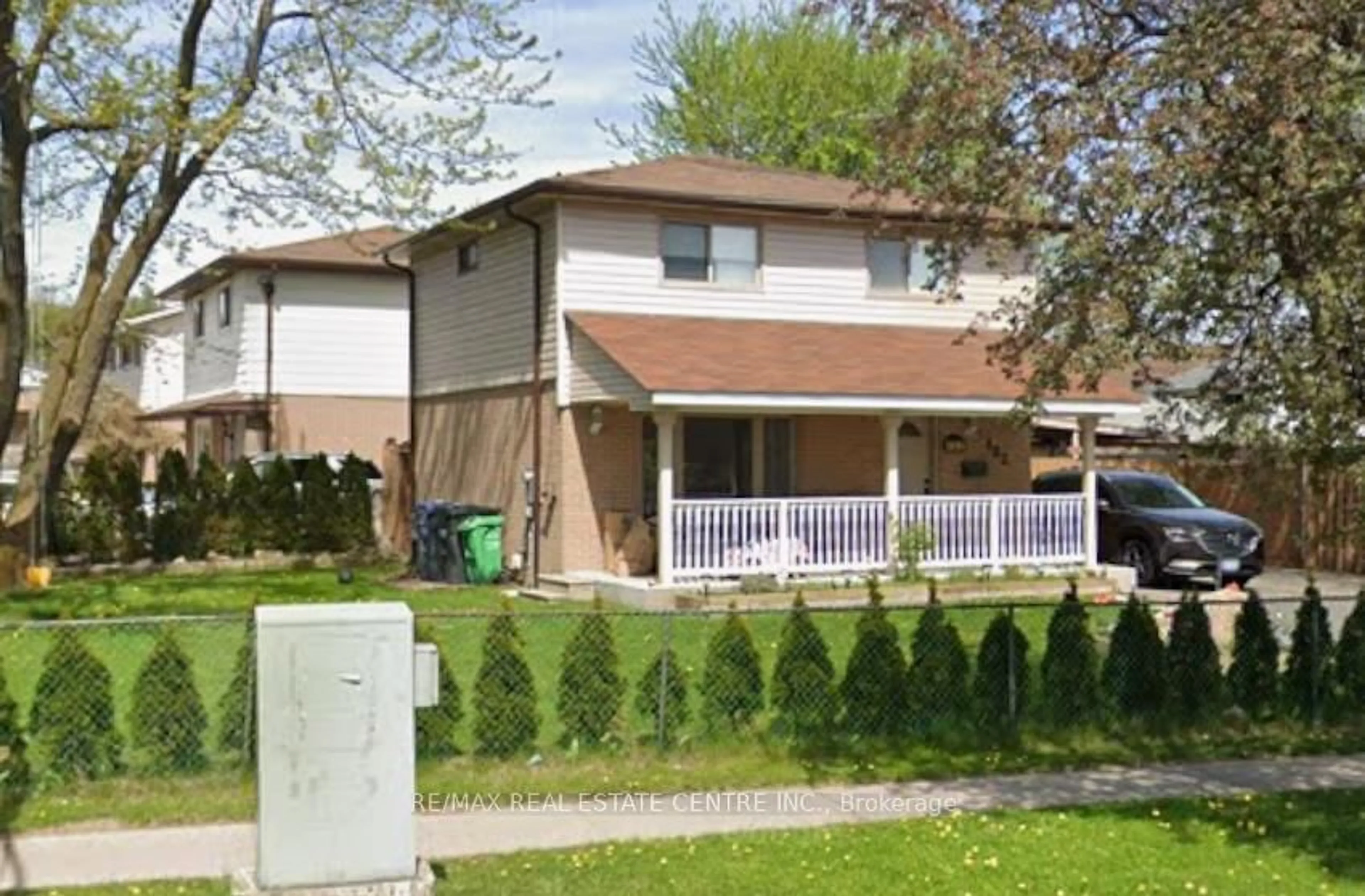 Home with vinyl exterior material, street for 182 Hansen Rd, Brampton Ontario L6V 2G7