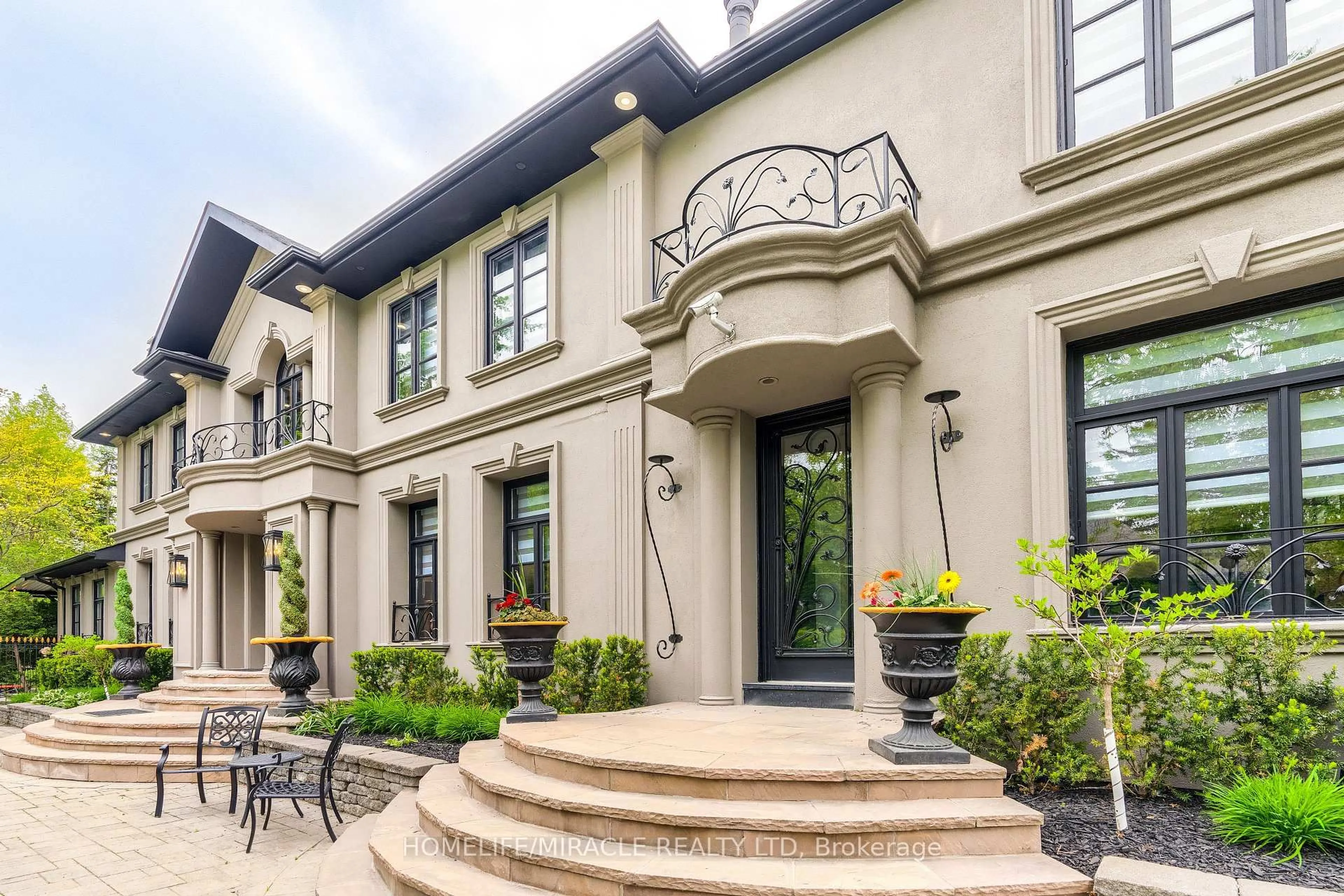 Home with brick exterior material, street for 1540 Mississauga Rd, Mississauga Ontario L5H 2K1