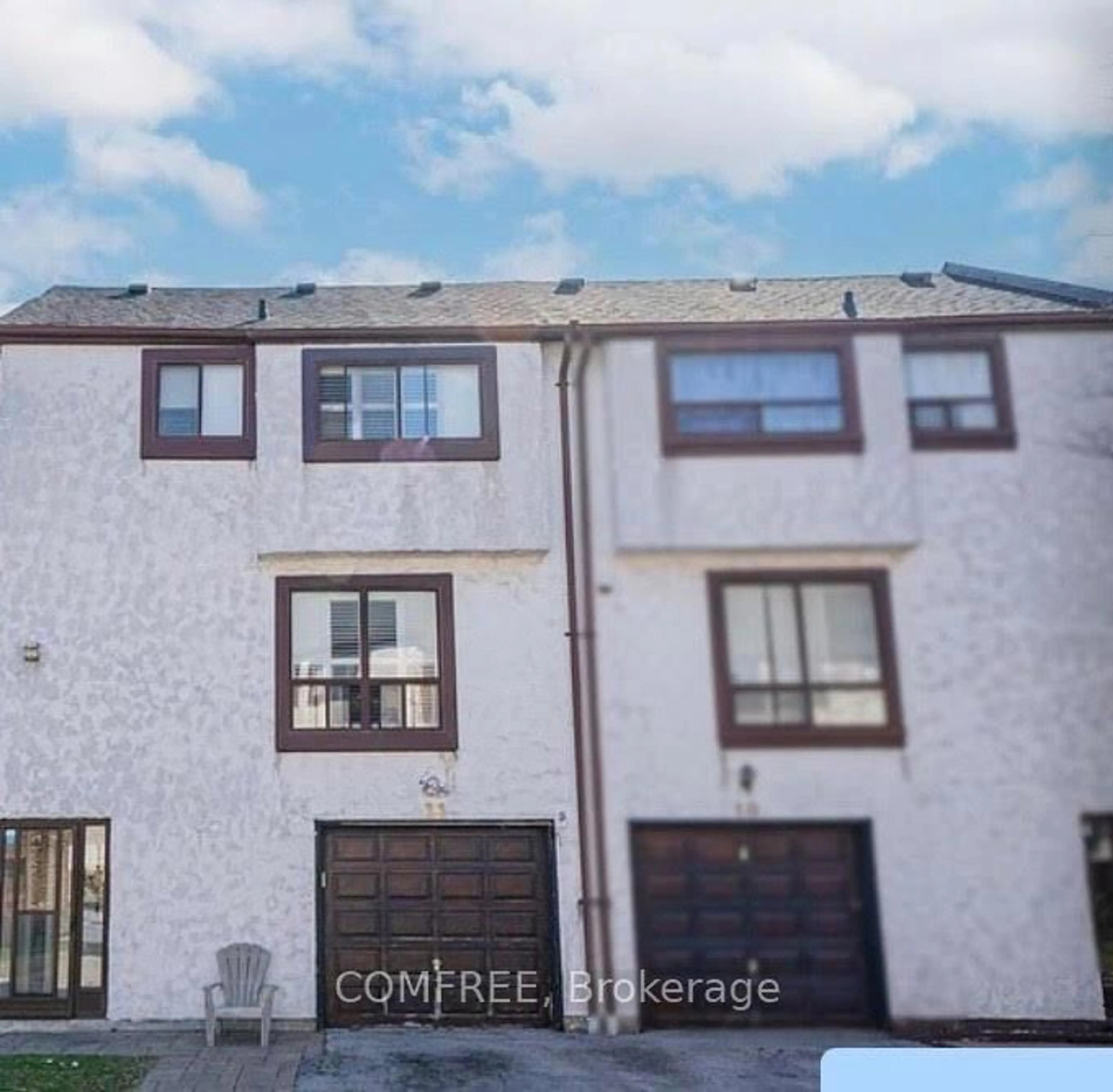 A pic from outside/outdoor area/front of a property/back of a property/a pic from drone, street for 4020 Brandon Gate Dr #11, Mississauga Ontario L4T 3W8
