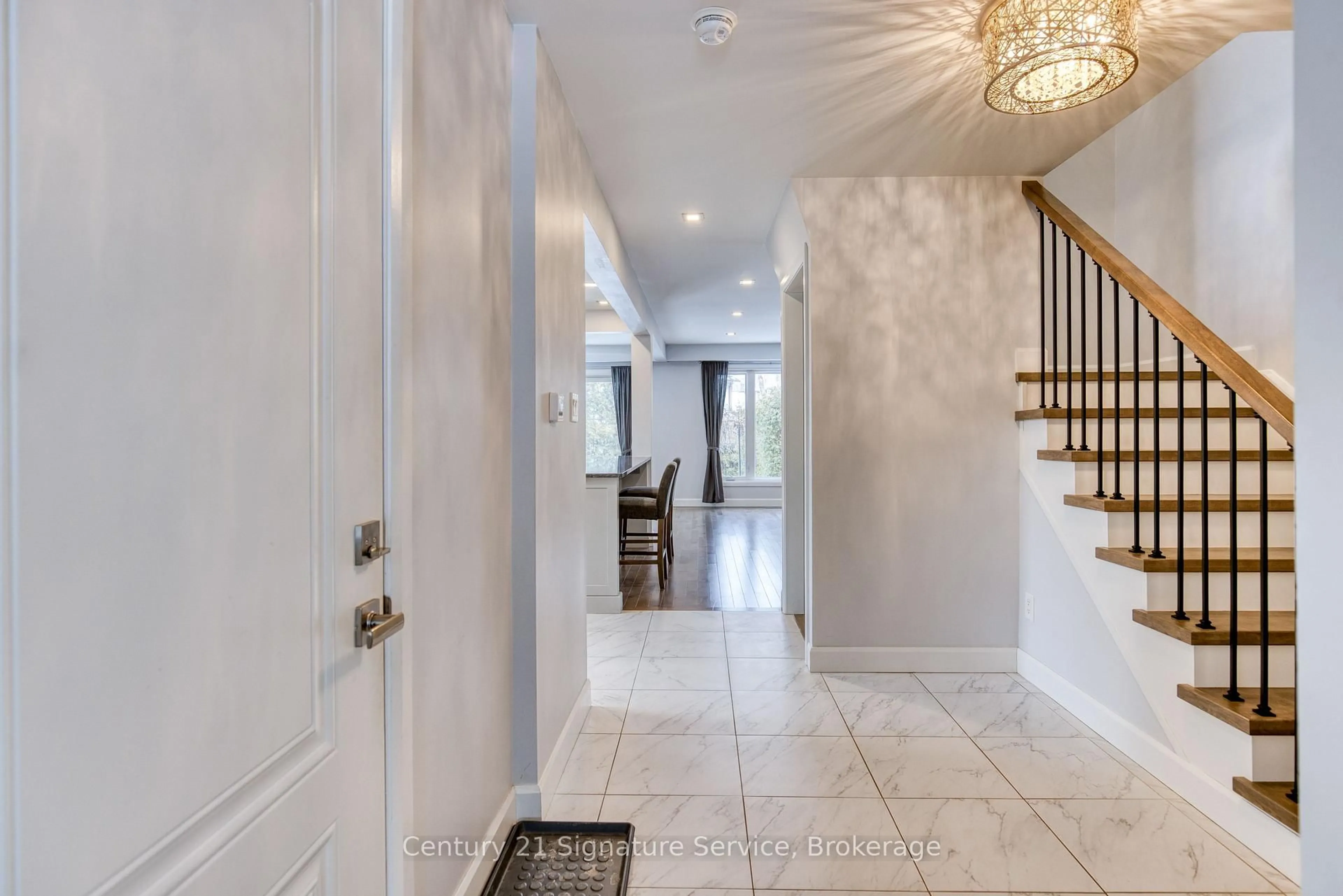 Indoor entryway for 7282 Bendigo Circ, Mississauga Ontario L5N 1Z5