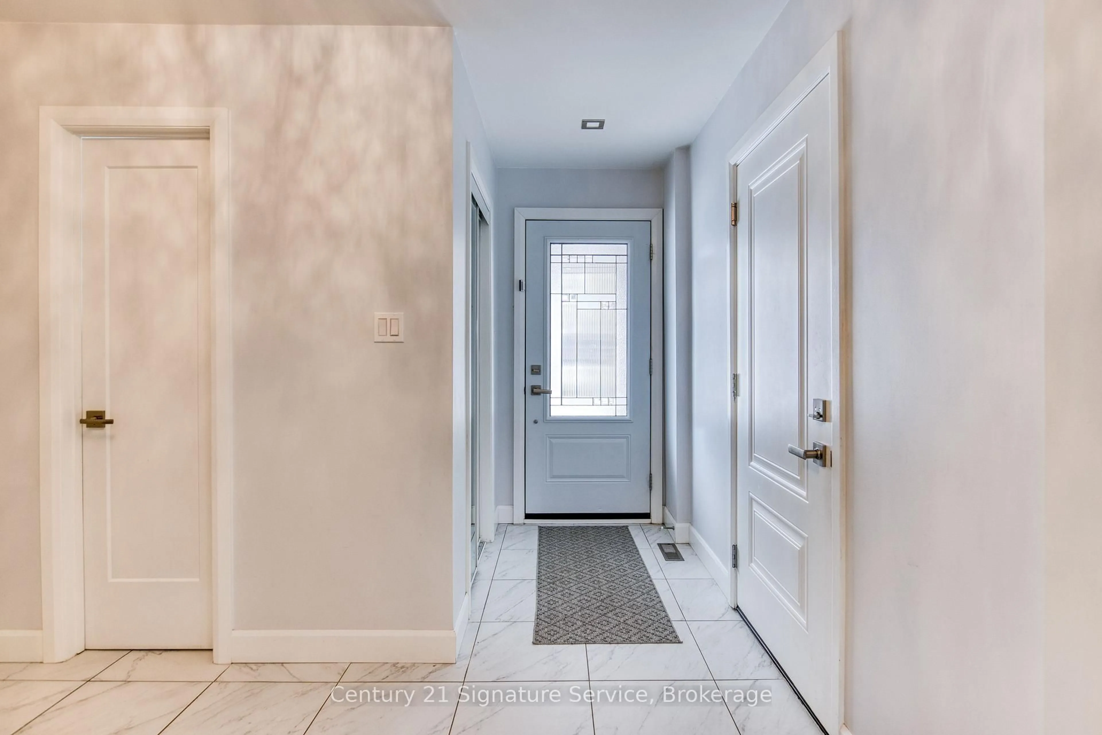 Indoor entryway for 7282 Bendigo Circ, Mississauga Ontario L5N 1Z5