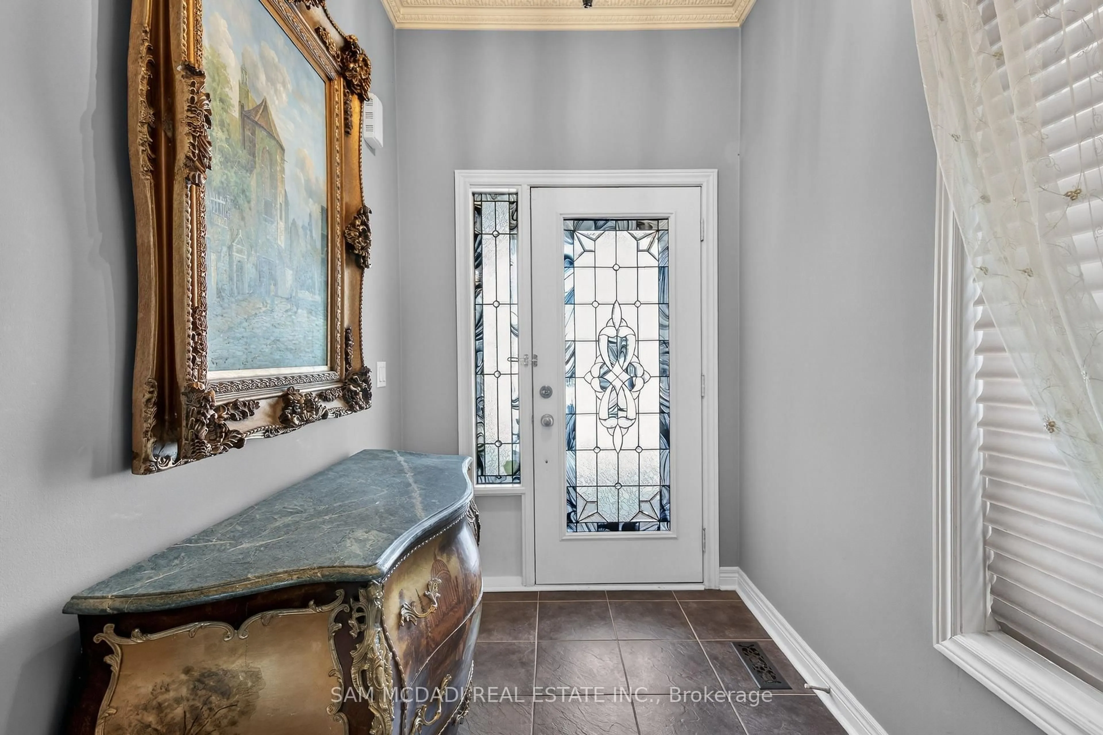 Indoor entryway for 5224 Churchill Meadows Blvd, Mississauga Ontario L5M 8C1