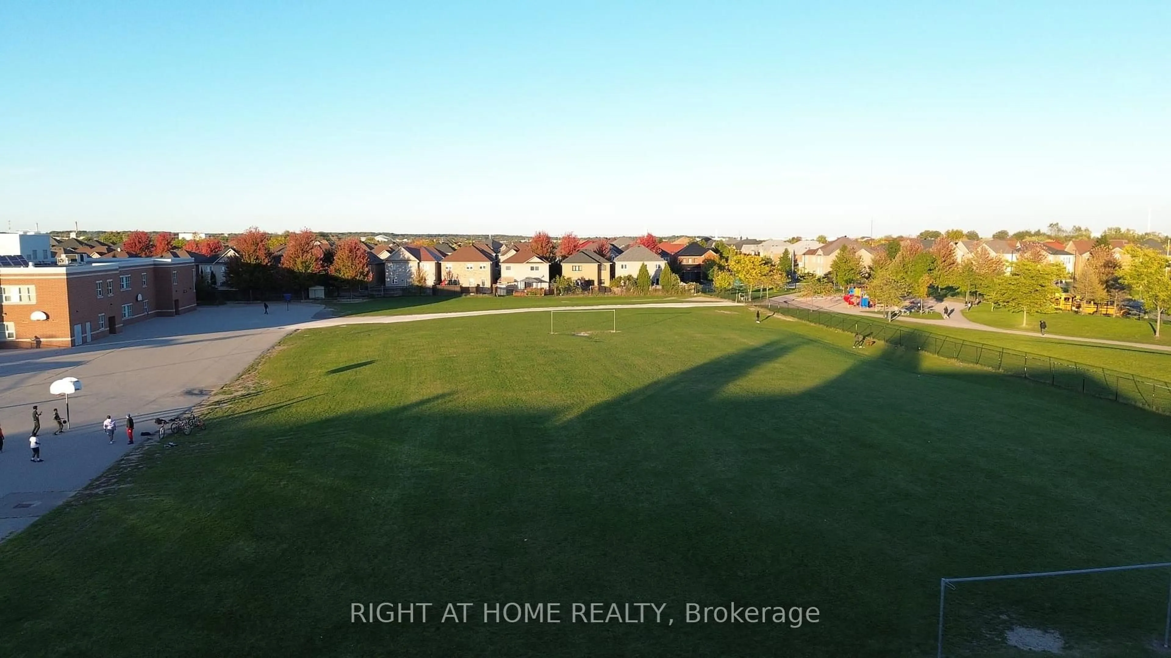 A pic from outside/outdoor area/front of a property/back of a property/a pic from drone, water/lake/river/ocean view for 71 Beavervalley Dr, Brampton Ontario L7A 3R3