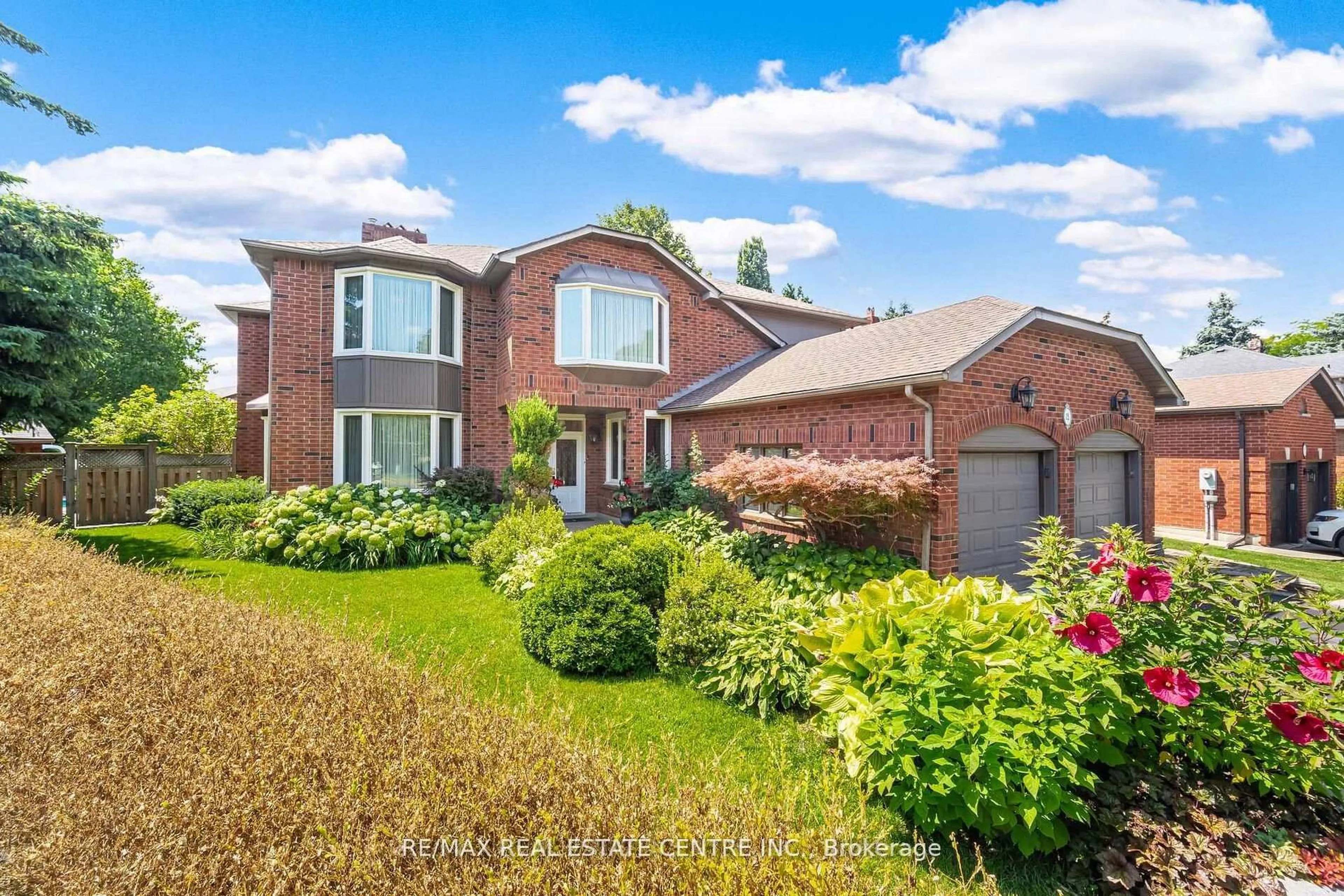 Home with brick exterior material, unknown for 15 Brookbank Crt, Brampton Ontario L6Z 3G4