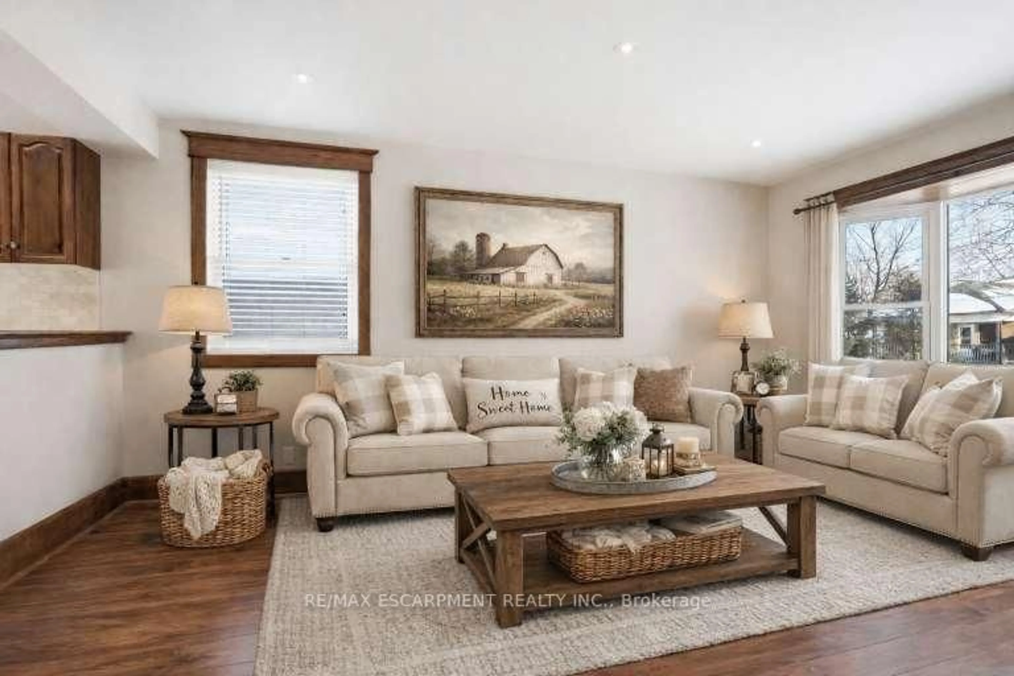 Living room with furniture, wood/laminate floor for 17 Mill St, Milton Ontario L9T 1R7