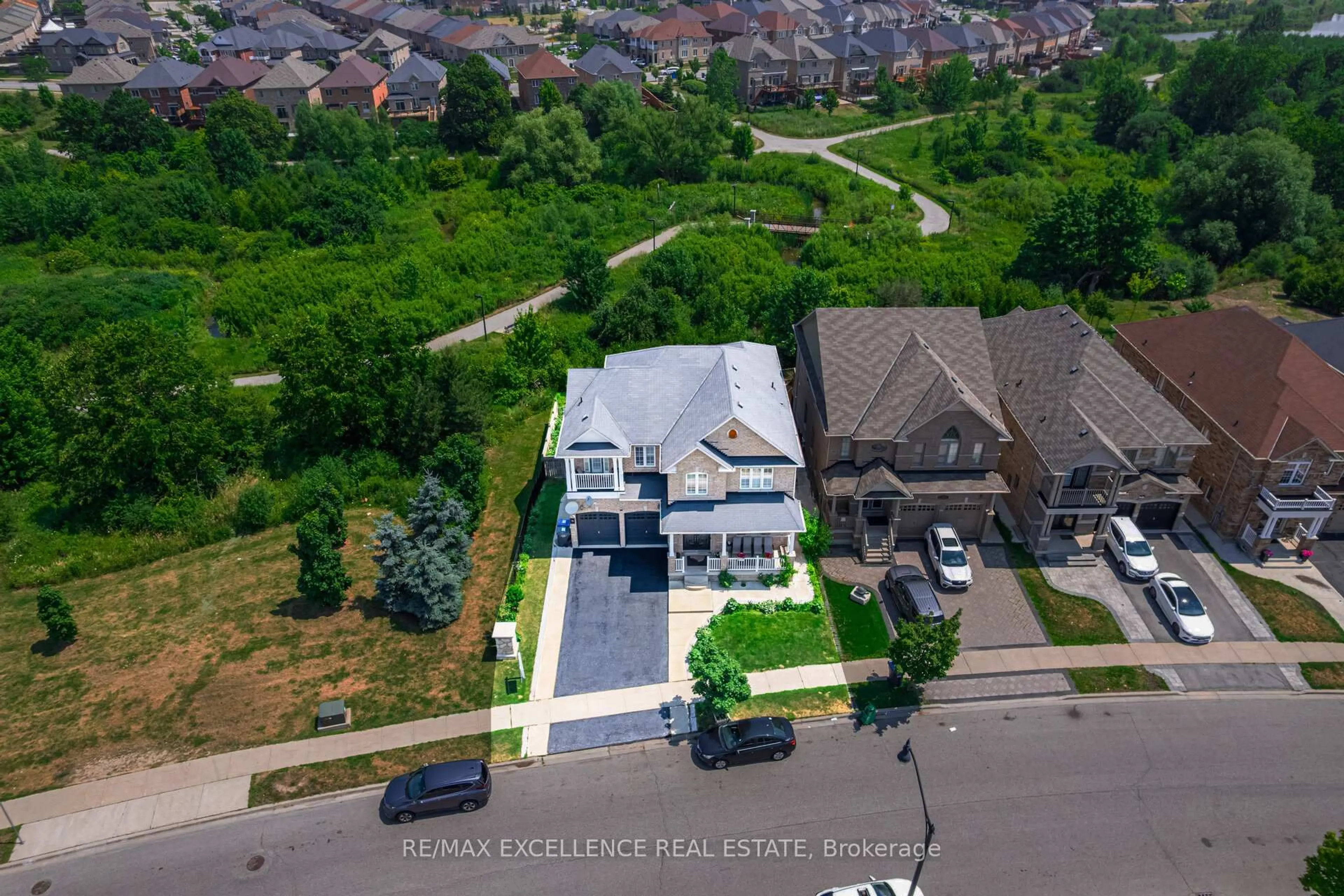 A pic from outside/outdoor area/front of a property/back of a property/a pic from drone, street for 73 Gardenbrooke Tr, Brampton Ontario L6P 3J3