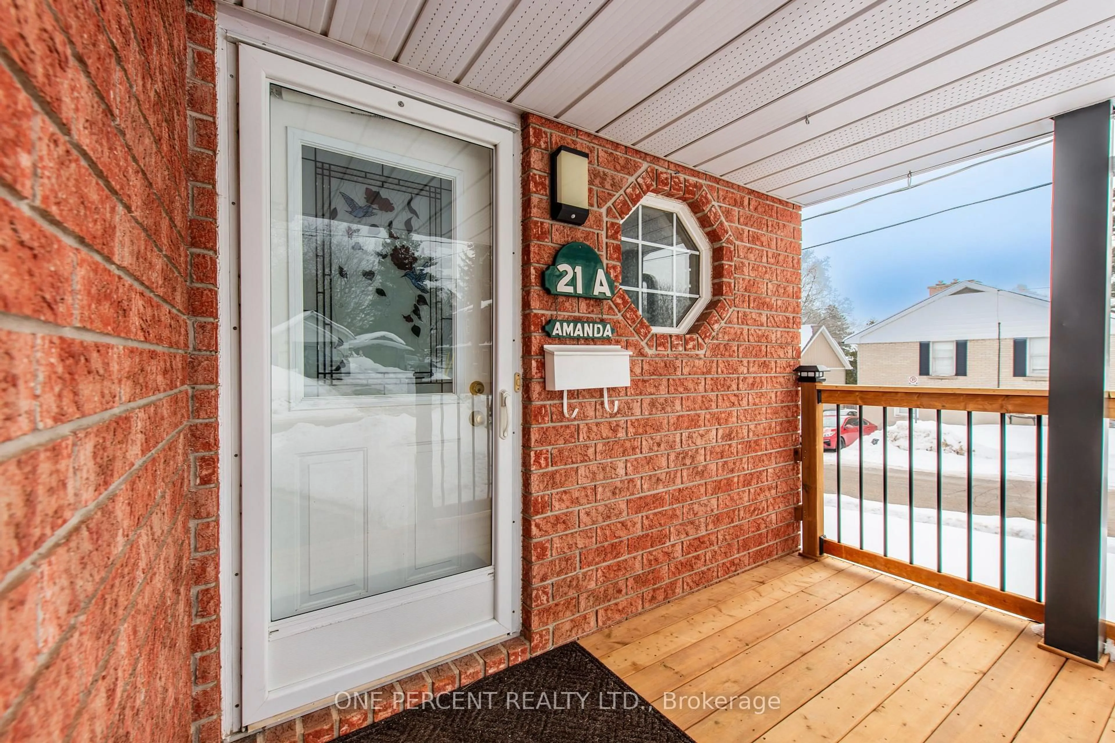 Indoor entryway for 21A Amanda St, Orangeville Ontario L9W 2J9