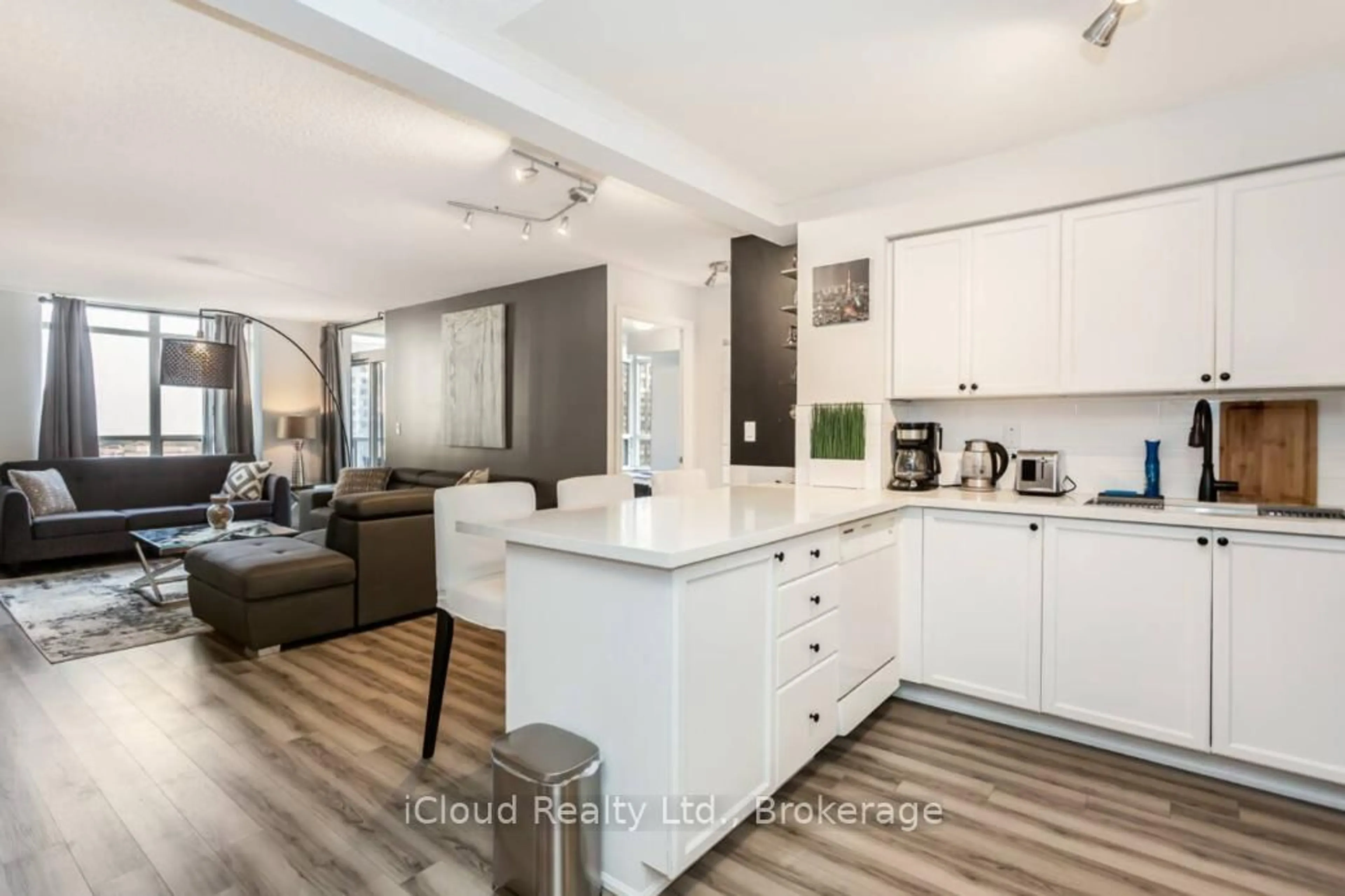 Open concept kitchen, unknown for 3888 Duke Of York Blvd #933, Mississauga Ontario L5B 4P5