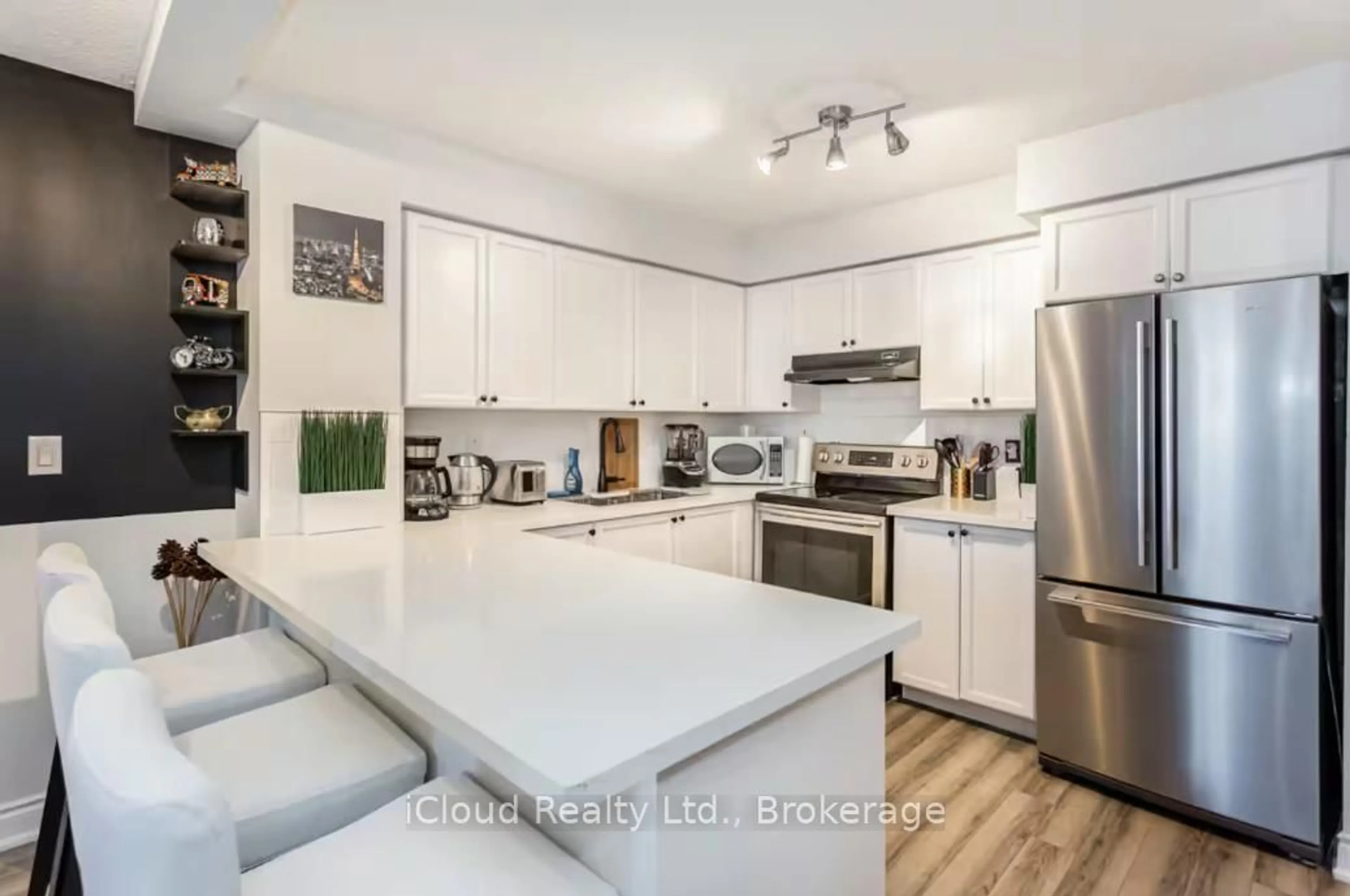 Open concept kitchen, ceramic/tile floor for 3888 Duke Of York Blvd #933, Mississauga Ontario L5B 4P5