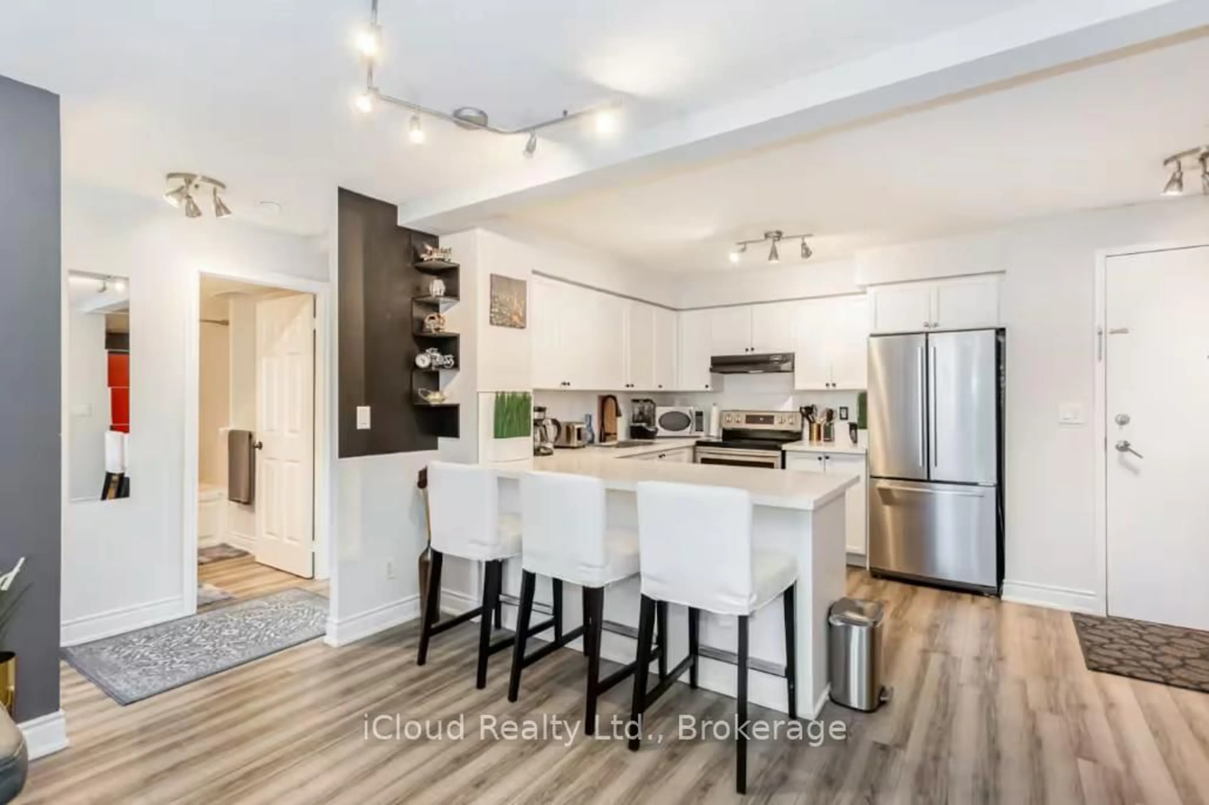 Open concept kitchen, unknown for 3888 Duke Of York Blvd #933, Mississauga Ontario L5B 4P5