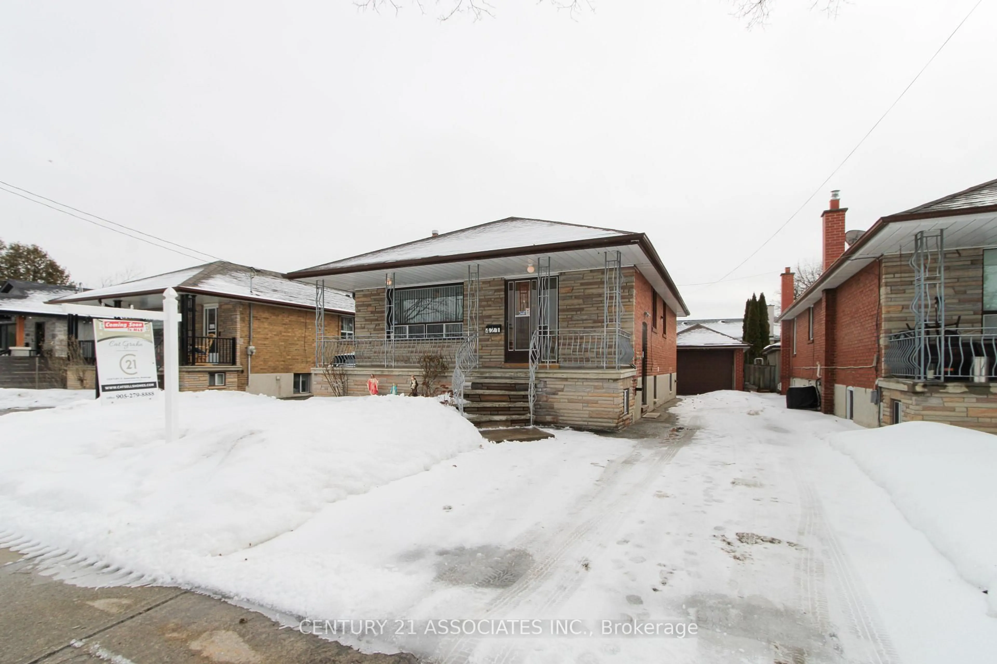 Home with brick exterior material, street for 421 Lanor Ave, Toronto Ontario M8W 2R7