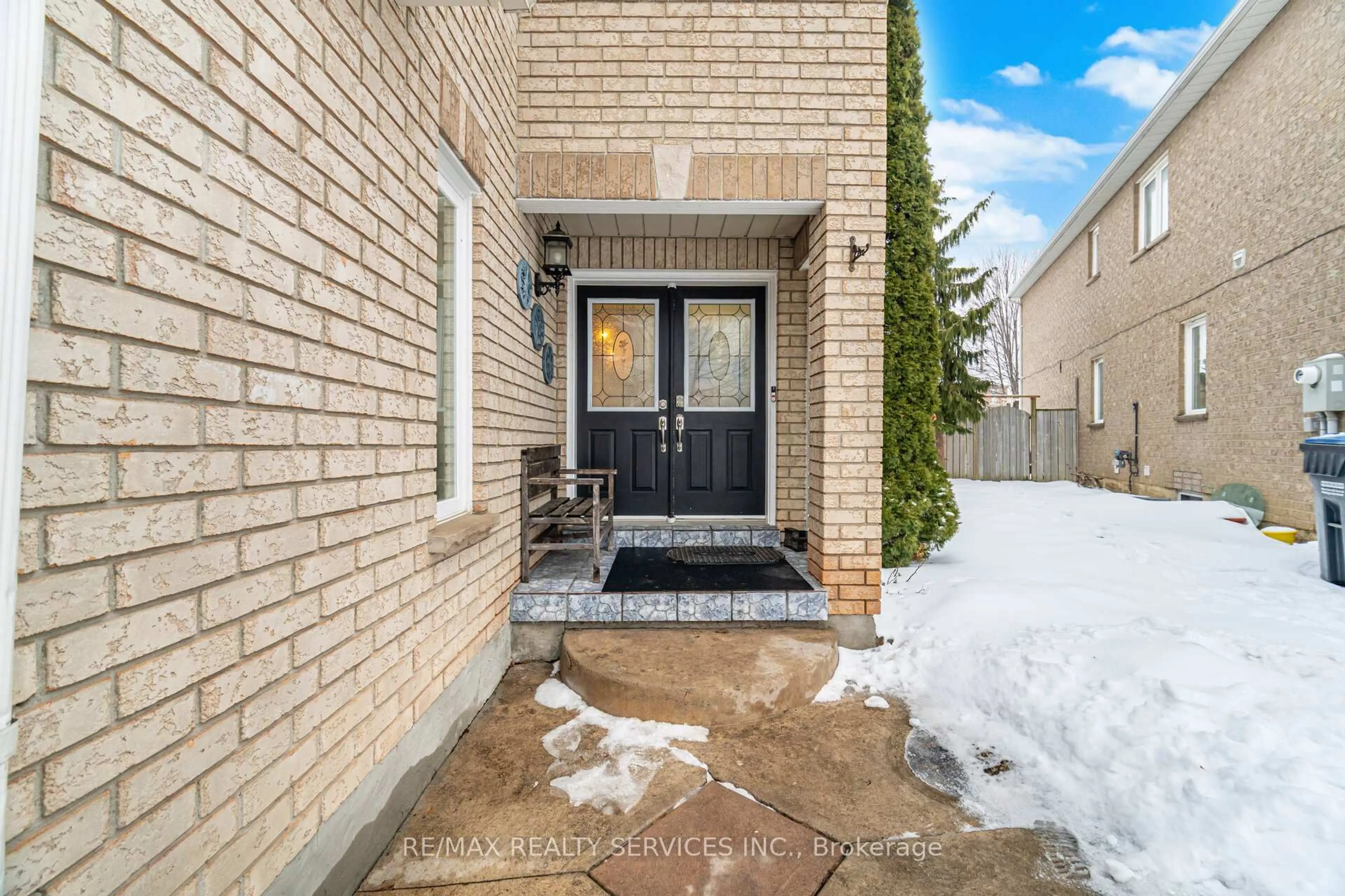 Indoor entryway for 52 Native Landing, Brampton Ontario L6X 5B1