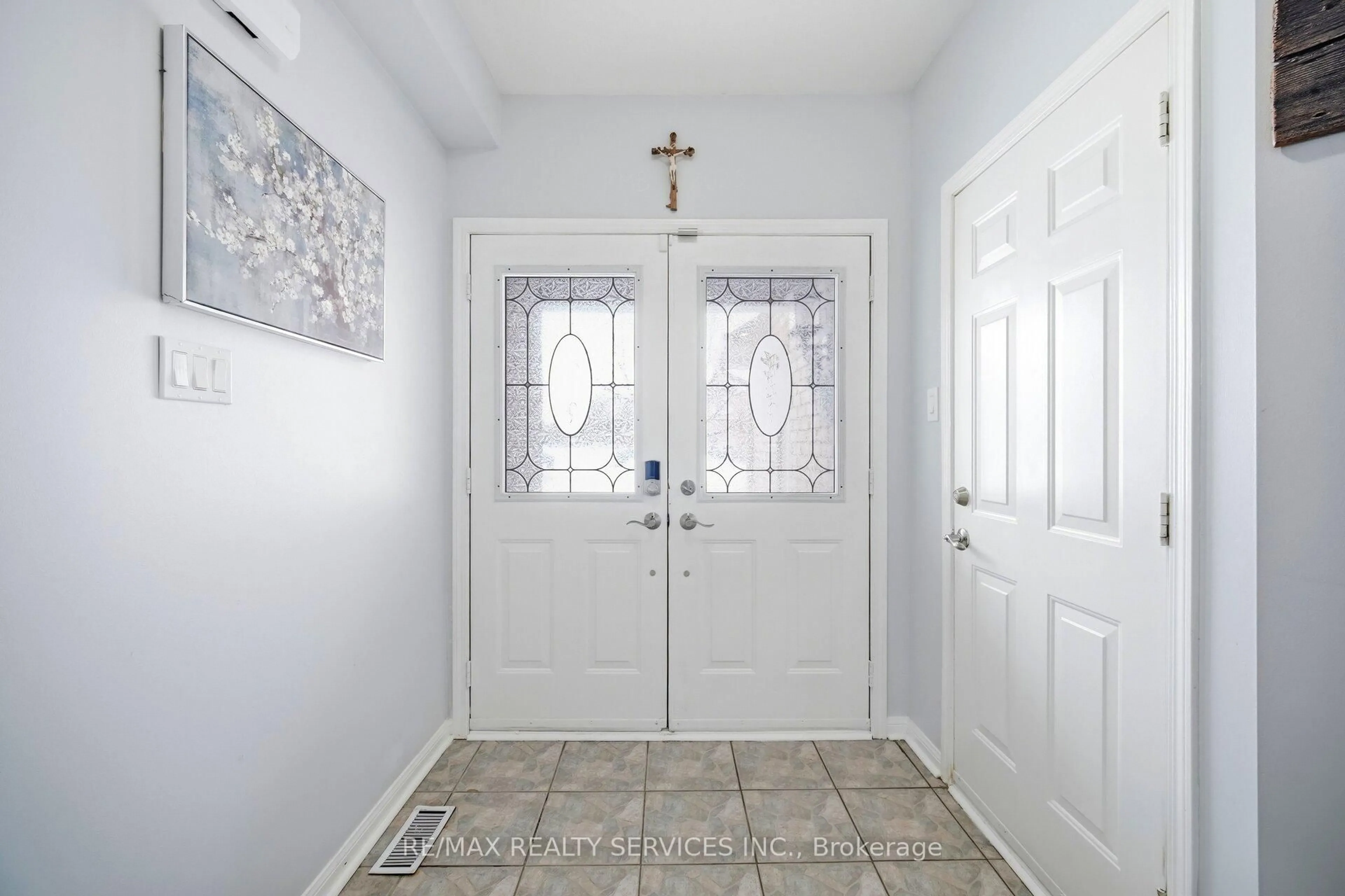 Indoor entryway for 52 Native Landing, Brampton Ontario L6X 5B1
