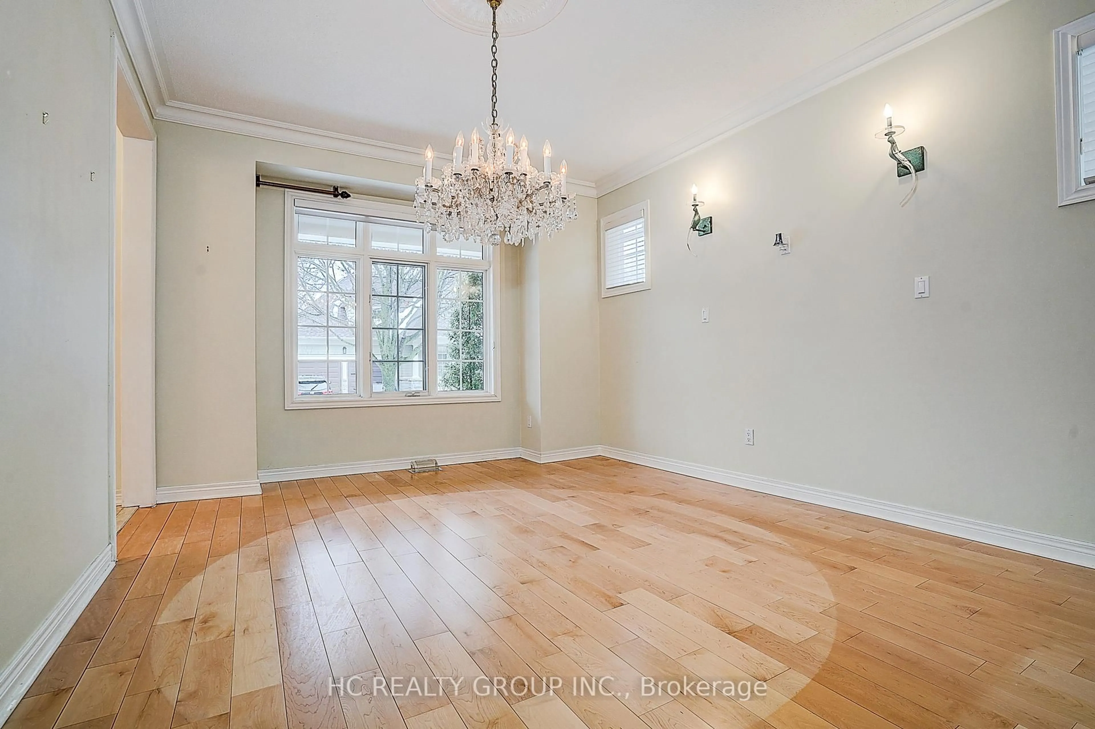 A pic of a room for 2175 Stavebank Rd #8, Mississauga Ontario L5C 1T3