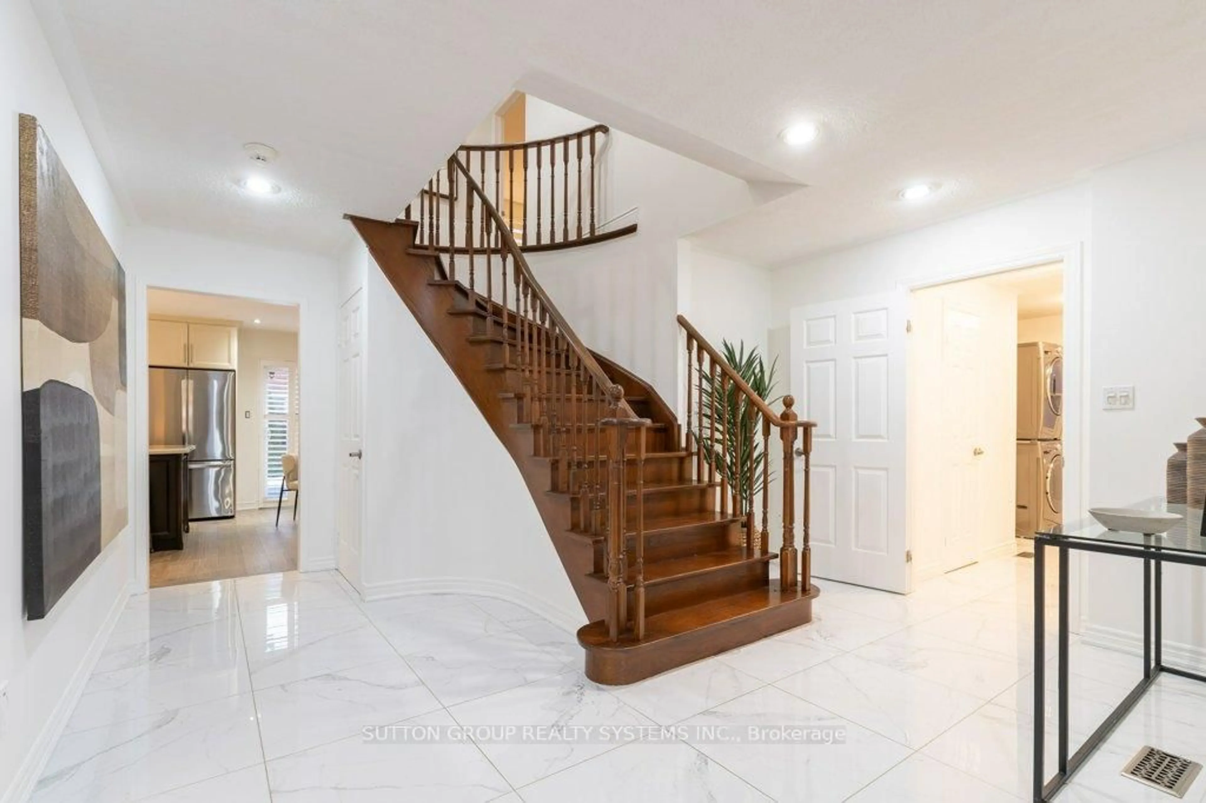 Indoor foyer for 2957 Caradoc Lane, Oakville Ontario L6J 6V6