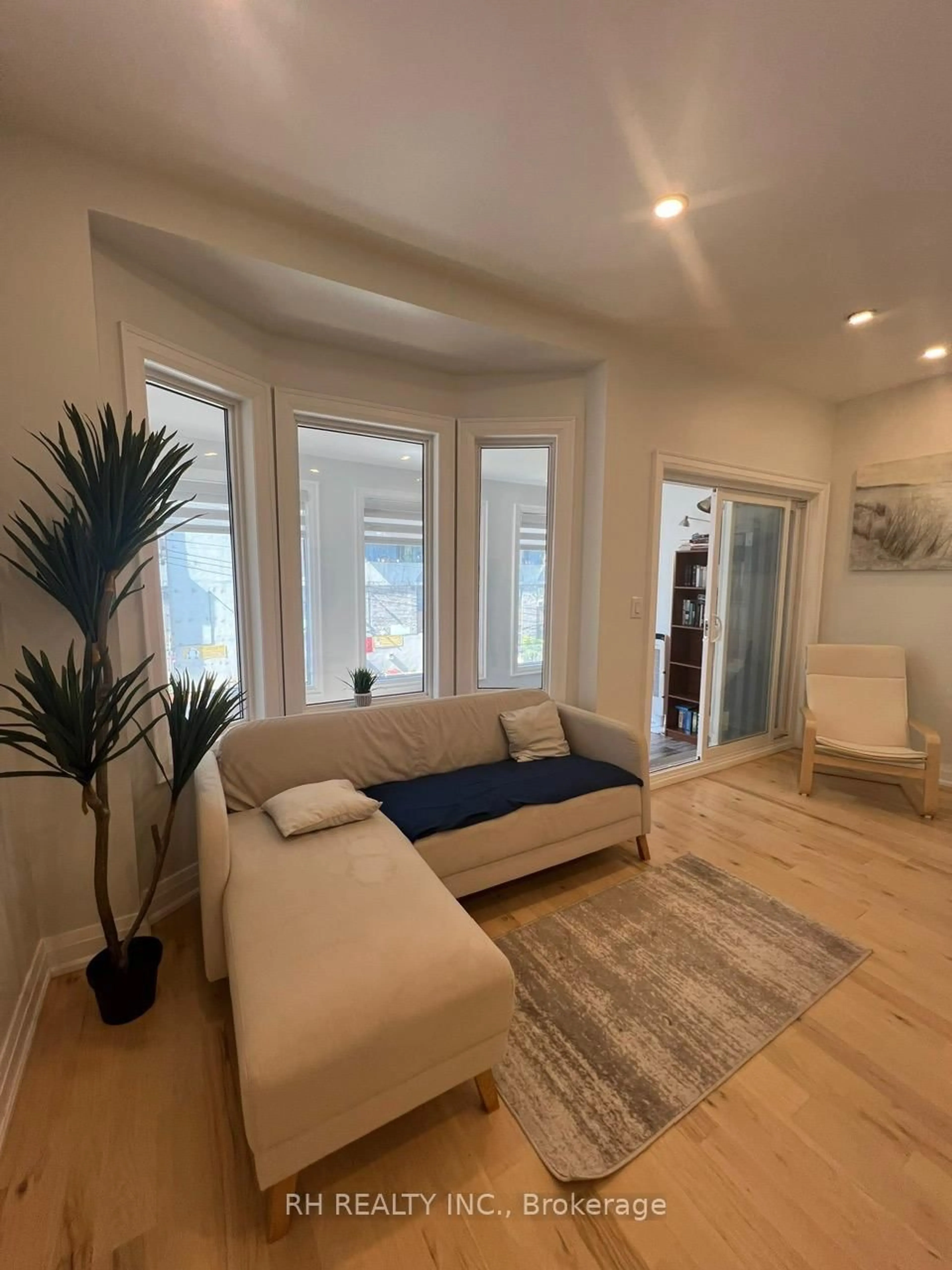 Living room with furniture, unknown for 19 Wade Ave, Toronto Ontario M6H 1P4