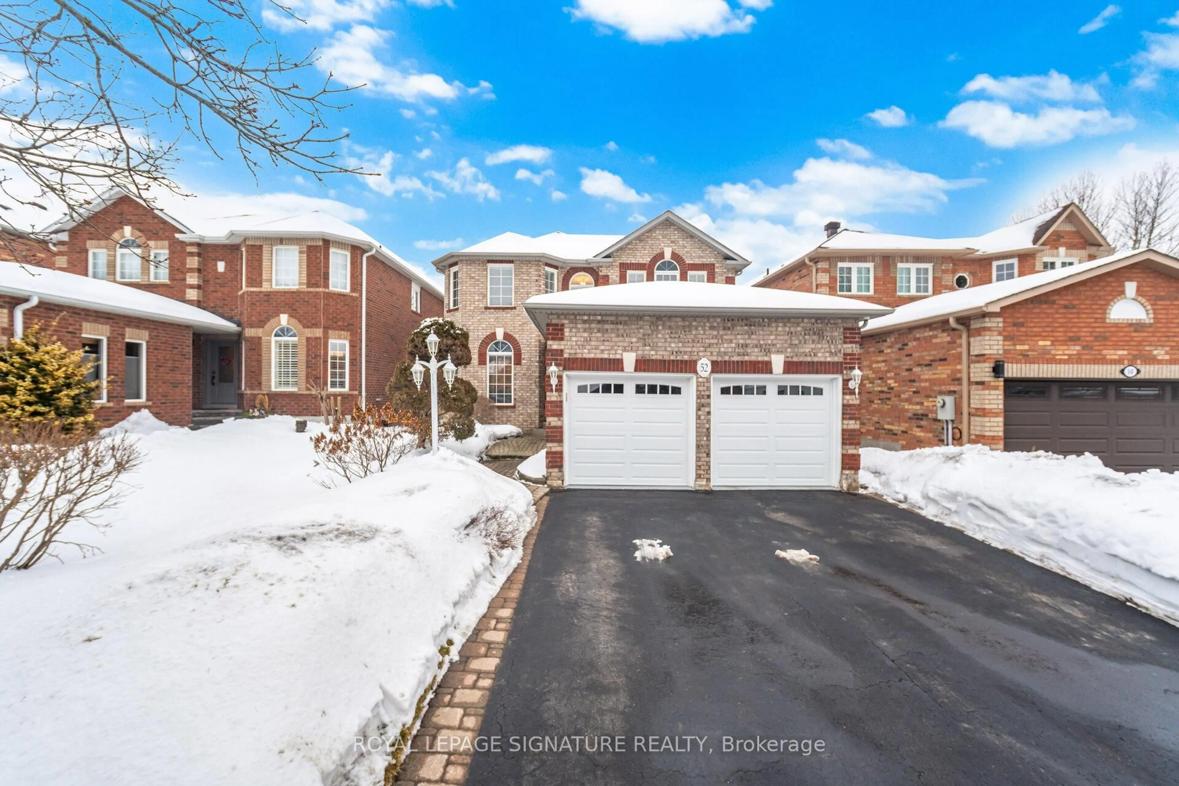A pic from outside/outdoor area/front of a property/back of a property/a pic from drone, street for 52 Durham St, Halton Hills Ontario L7G 5X4