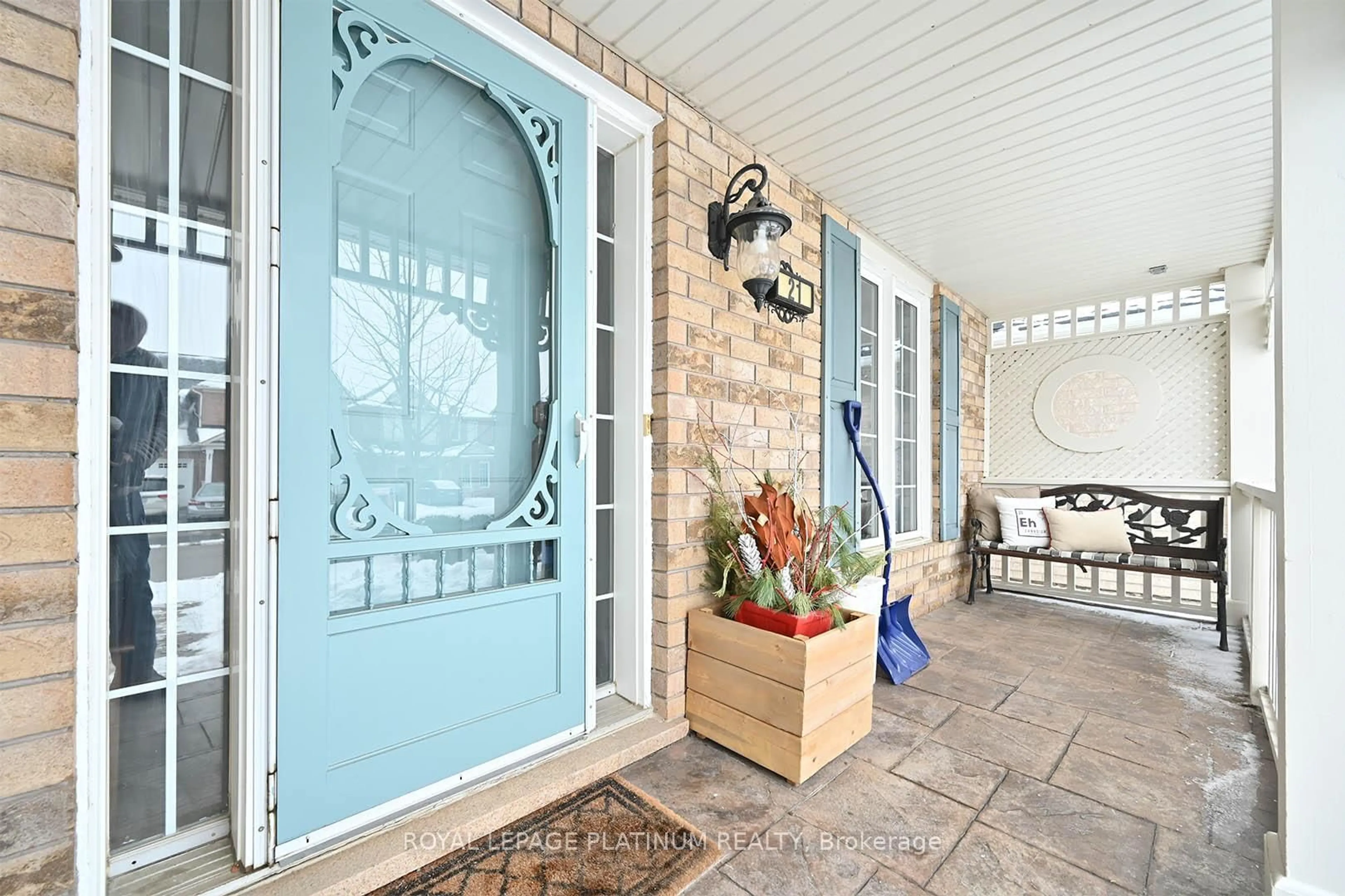 Indoor entryway for 21 Vista Green Cres, Brampton Ontario L7A 2S3