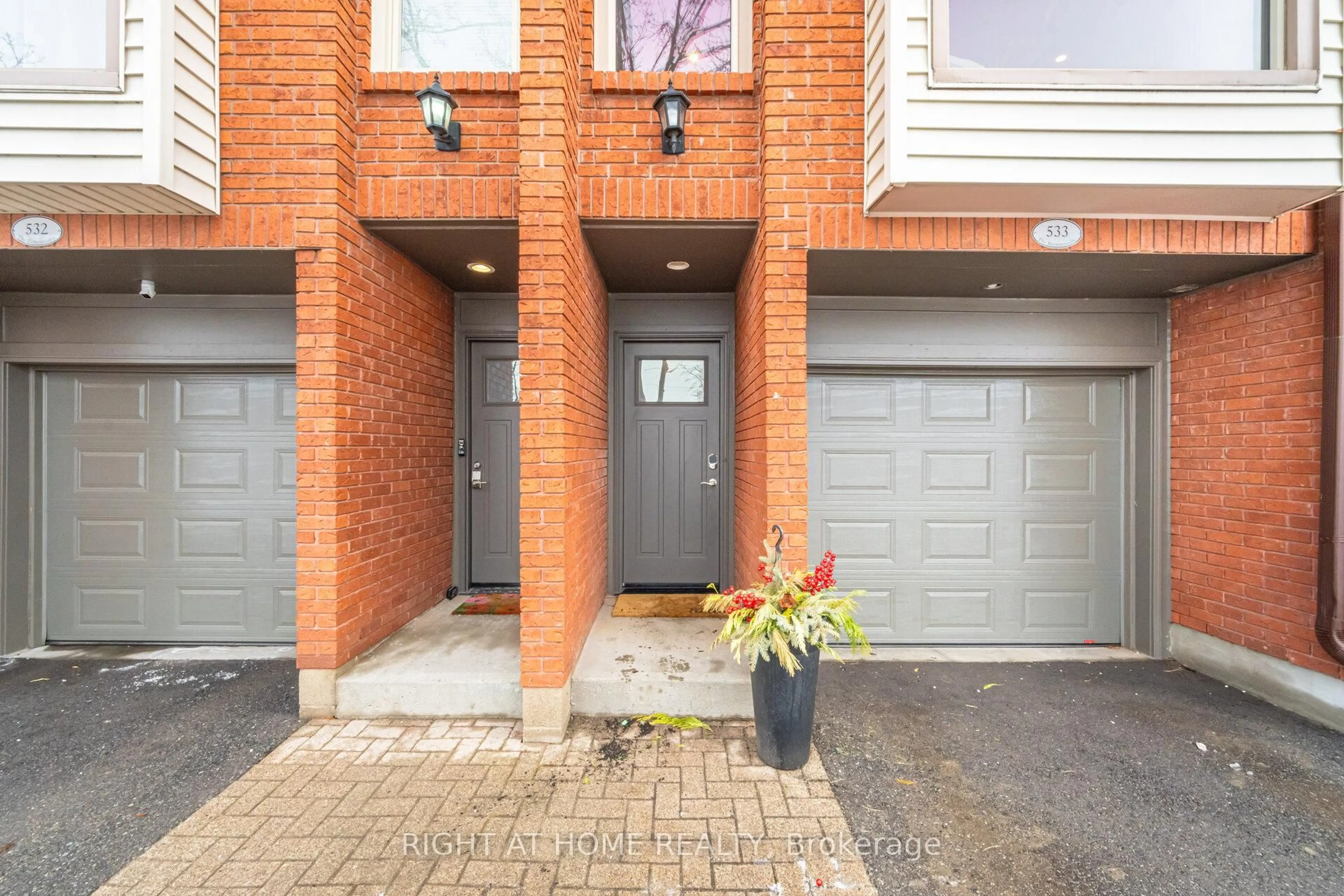 Home with brick exterior material, street for 895 Maple Ave #533, Burlington Ontario L7S 2H7