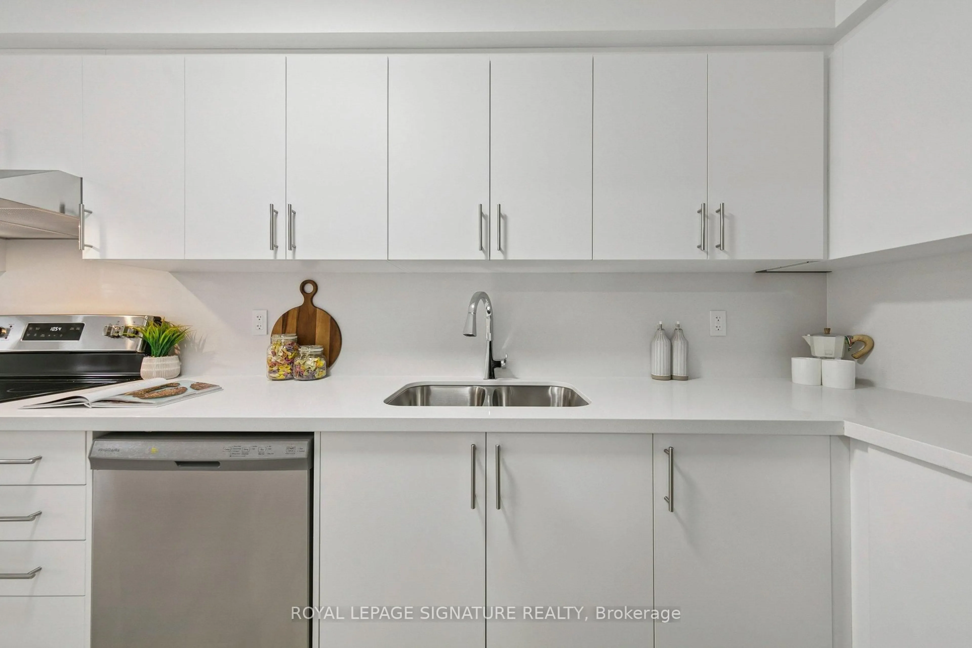 Standard kitchen, ceramic/tile floor for 3950 Erin Centre Blvd #25, Mississauga Ontario L5M 0A5