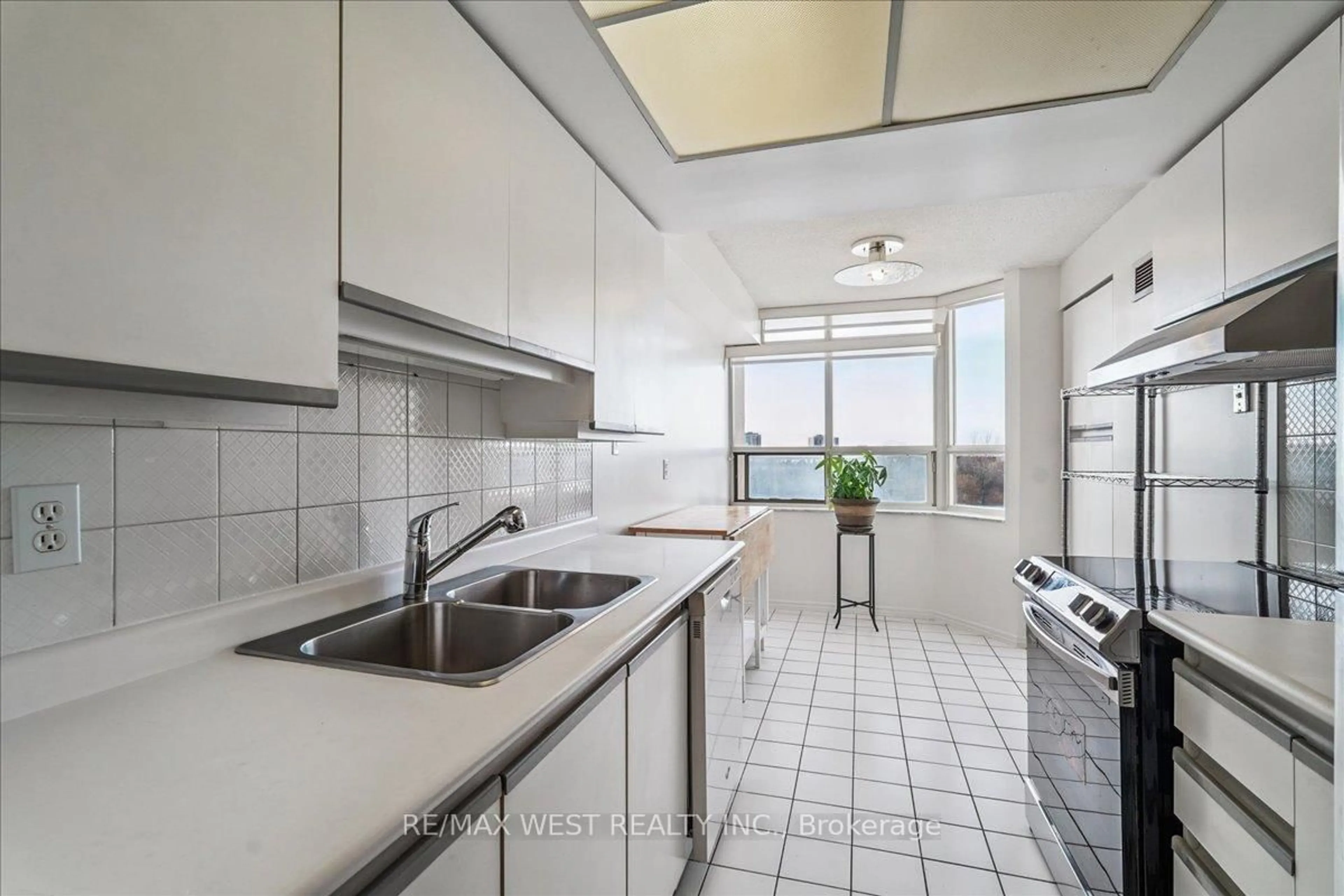 Standard kitchen, ceramic/tile floor for 30 Malta Ave #504, Brampton Ontario L6Y 4S5