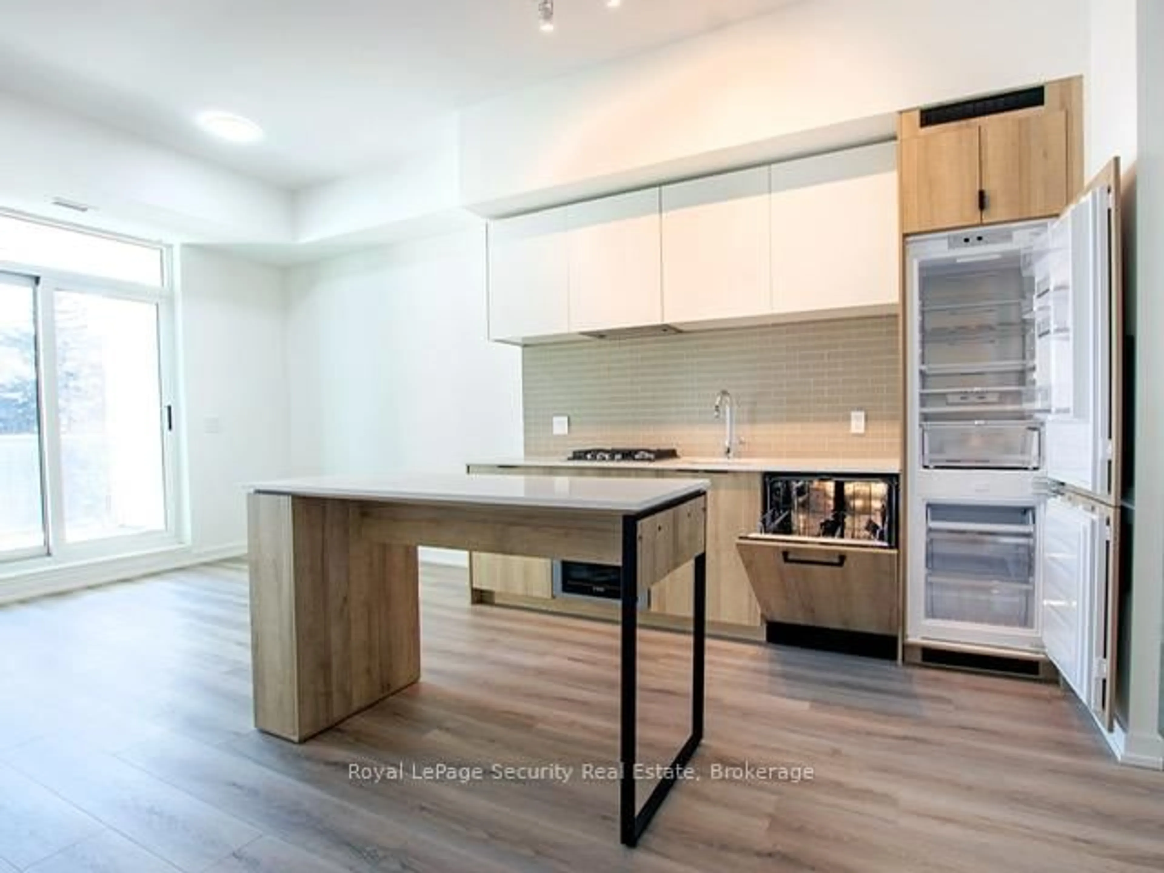 Unknown for 722 Marlee Ave #301, Toronto Ontario M6B 3J7