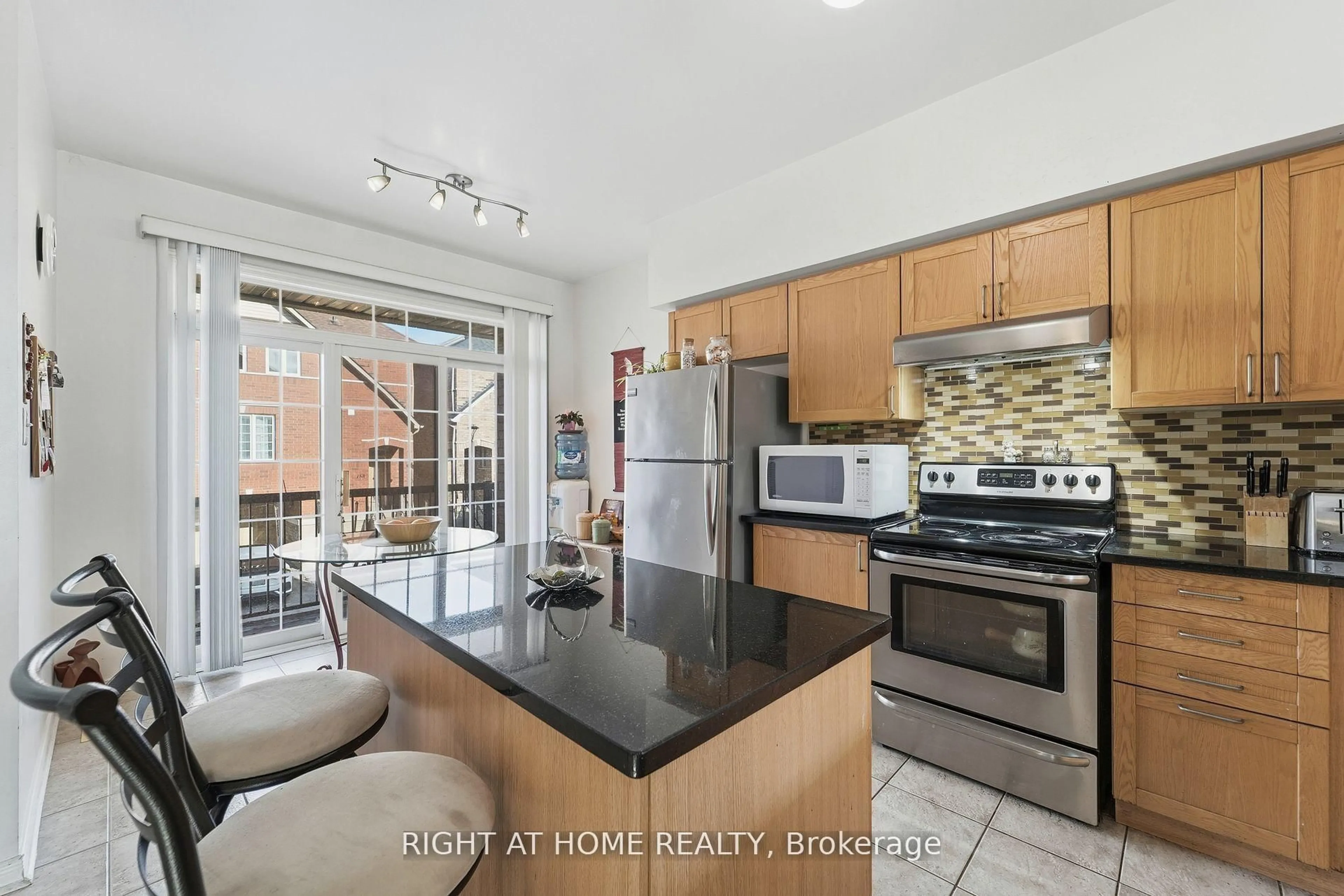 Open concept kitchen, ceramic/tile floor for 7155 Magistrate Terr #154, Mississauga Ontario L5W 1Y9