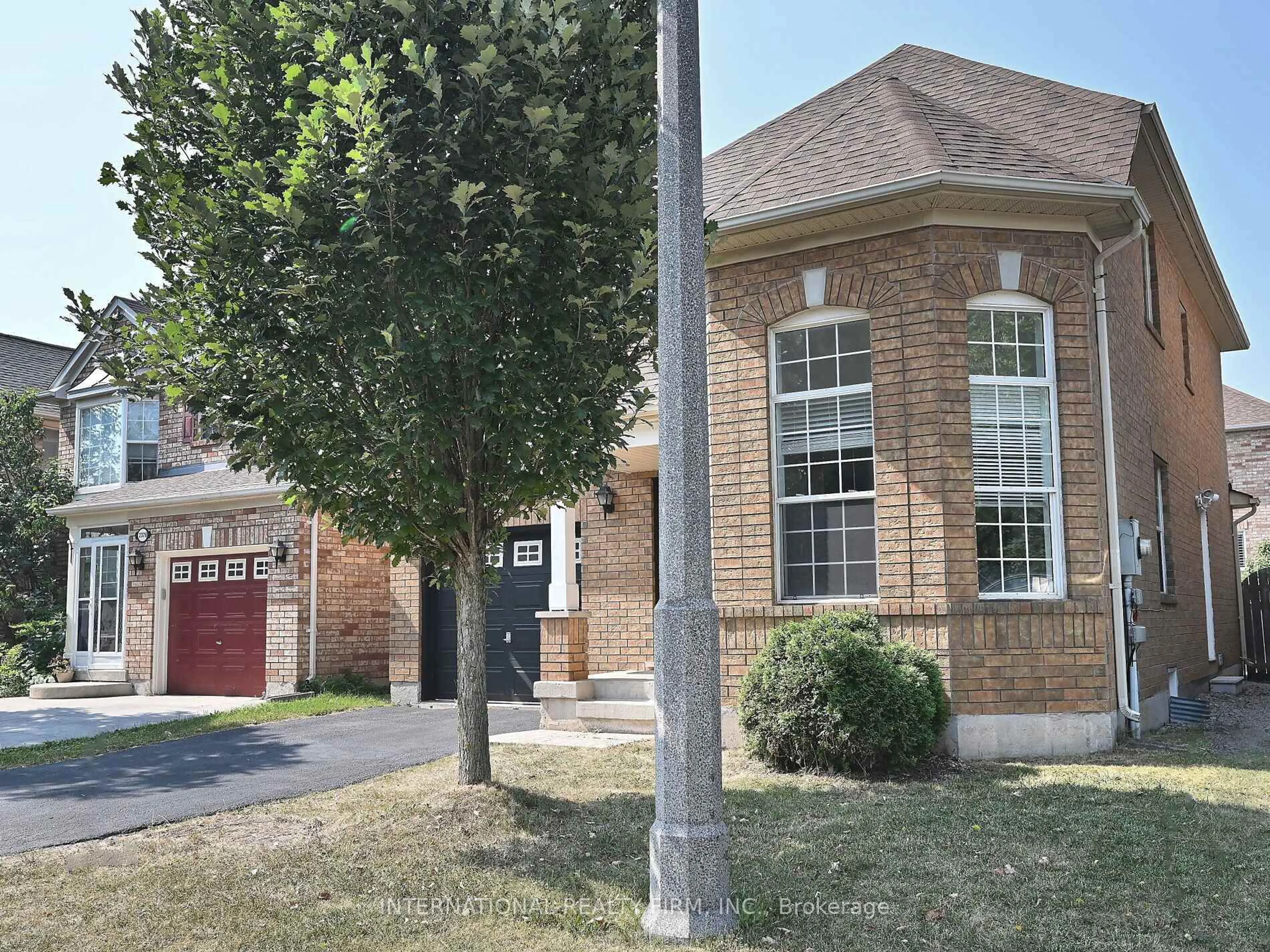 Home with brick exterior material, street for 2382 Falkland Cres, Oakville Ontario L6M 4Y1