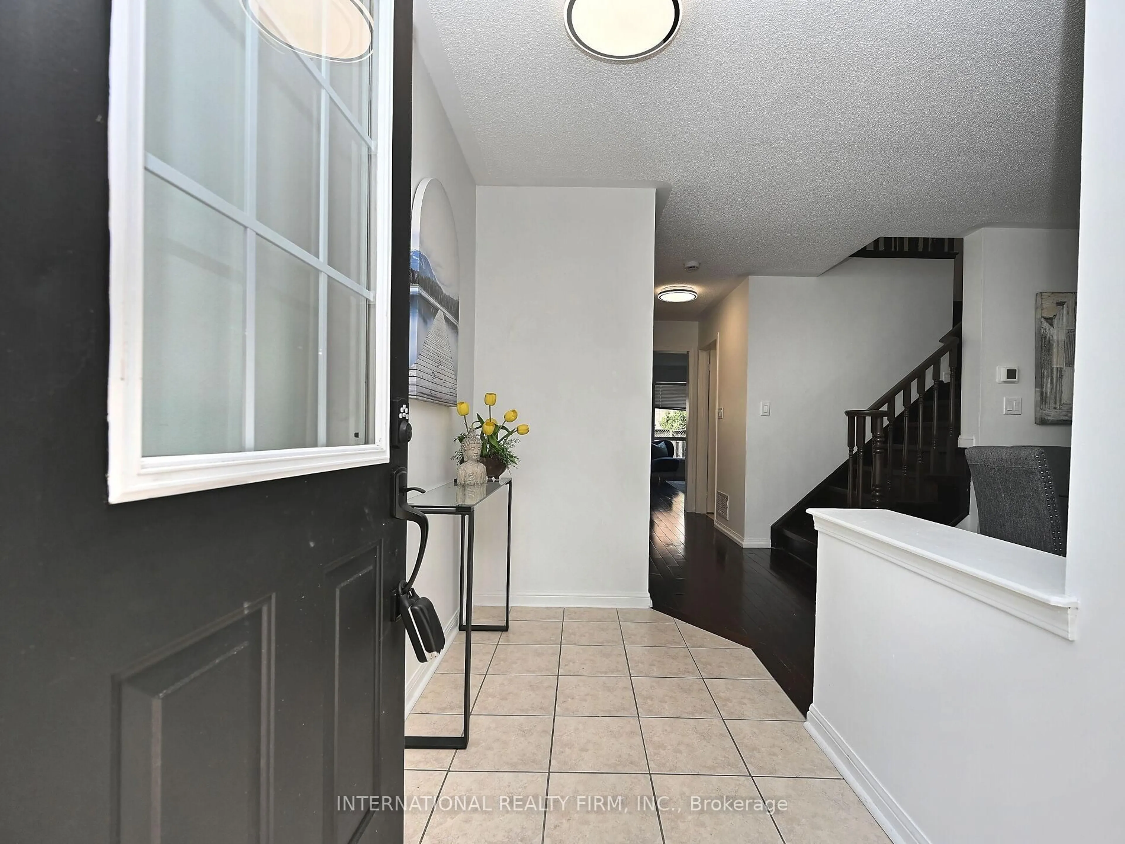 Indoor entryway for 2382 Falkland Cres, Oakville Ontario L6M 4Y1