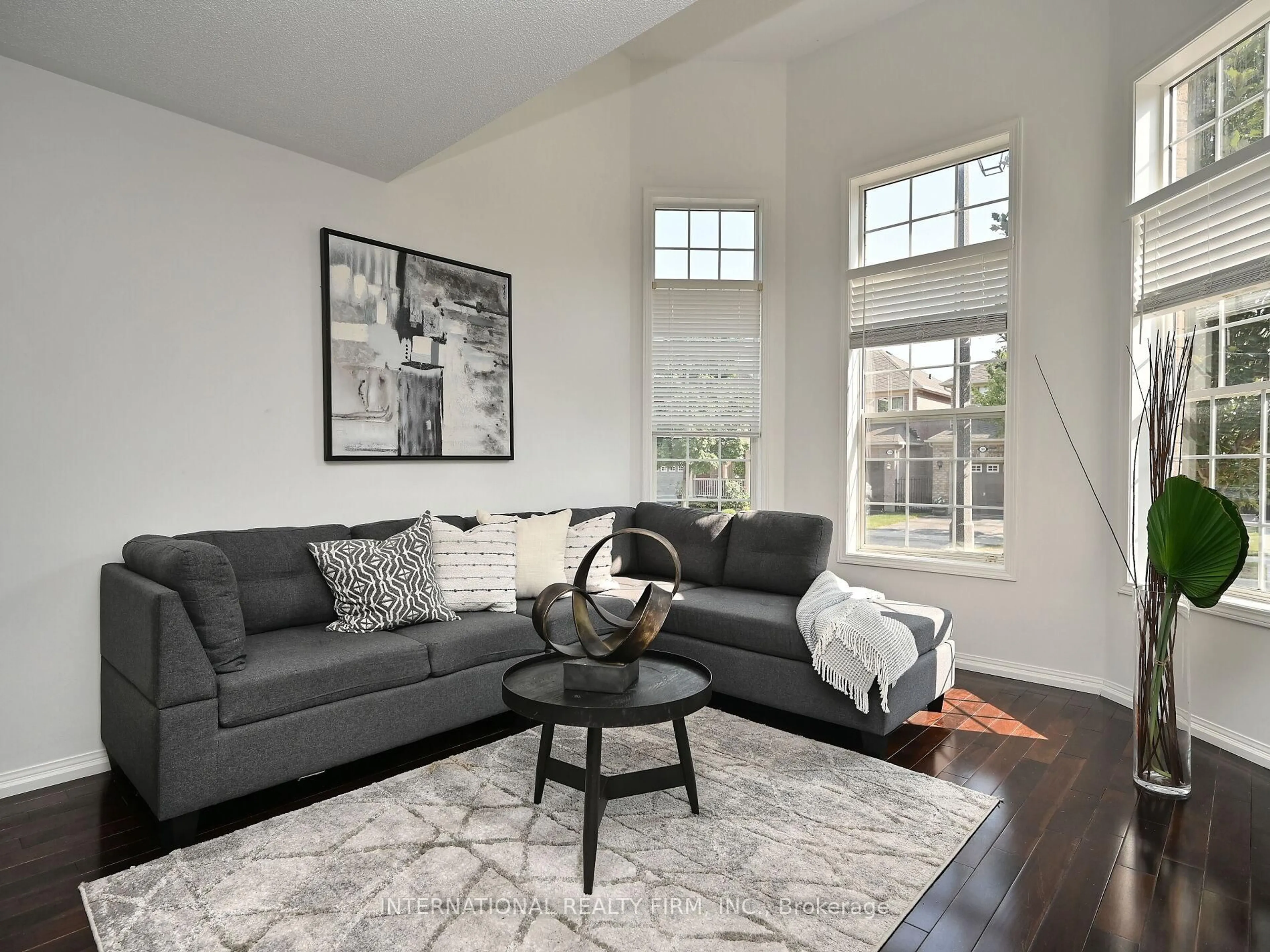 Living room with furniture, unknown for 2382 Falkland Cres, Oakville Ontario L6M 4Y1